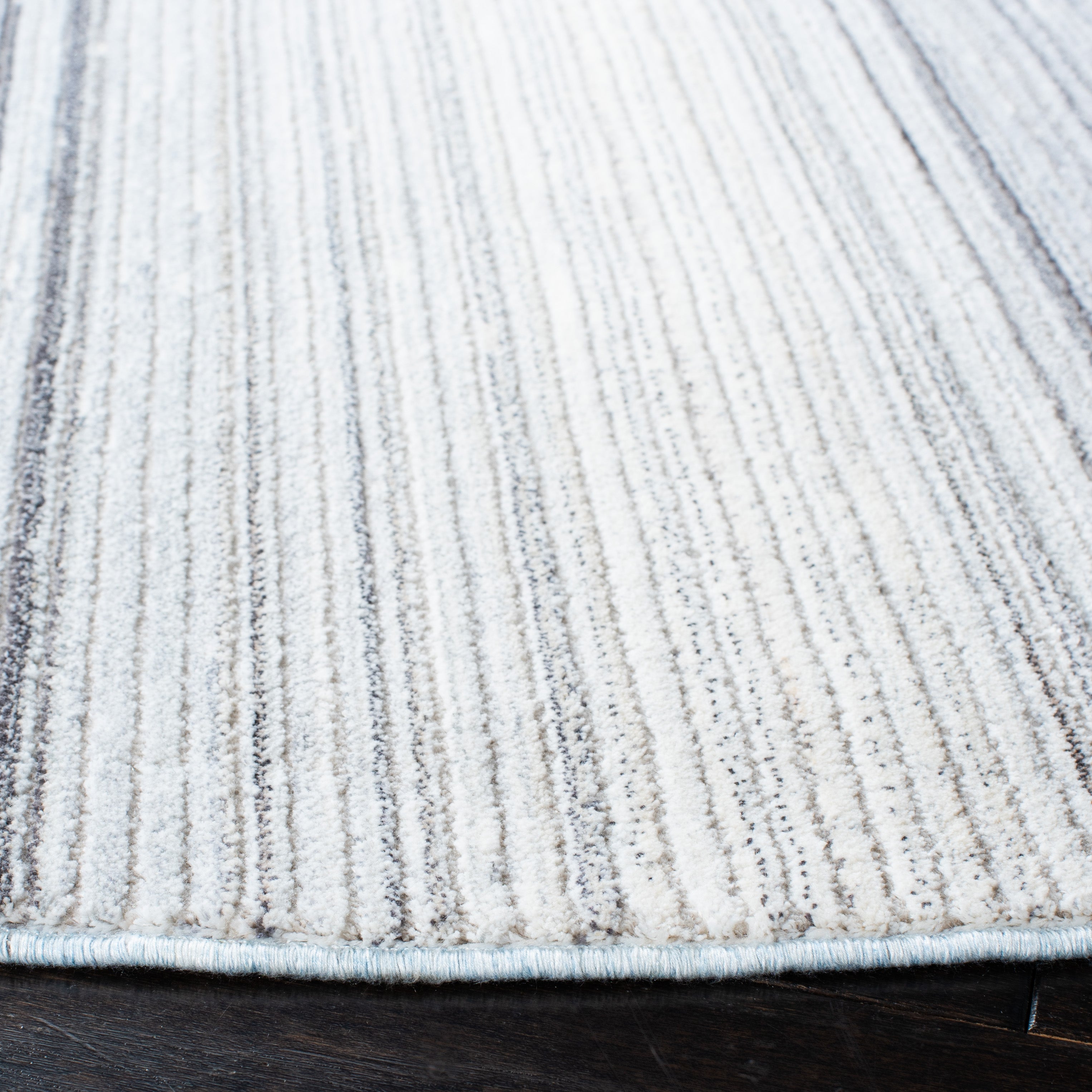 Safavieh Dream 472 Rug, DRM472 - Blue / Ivory