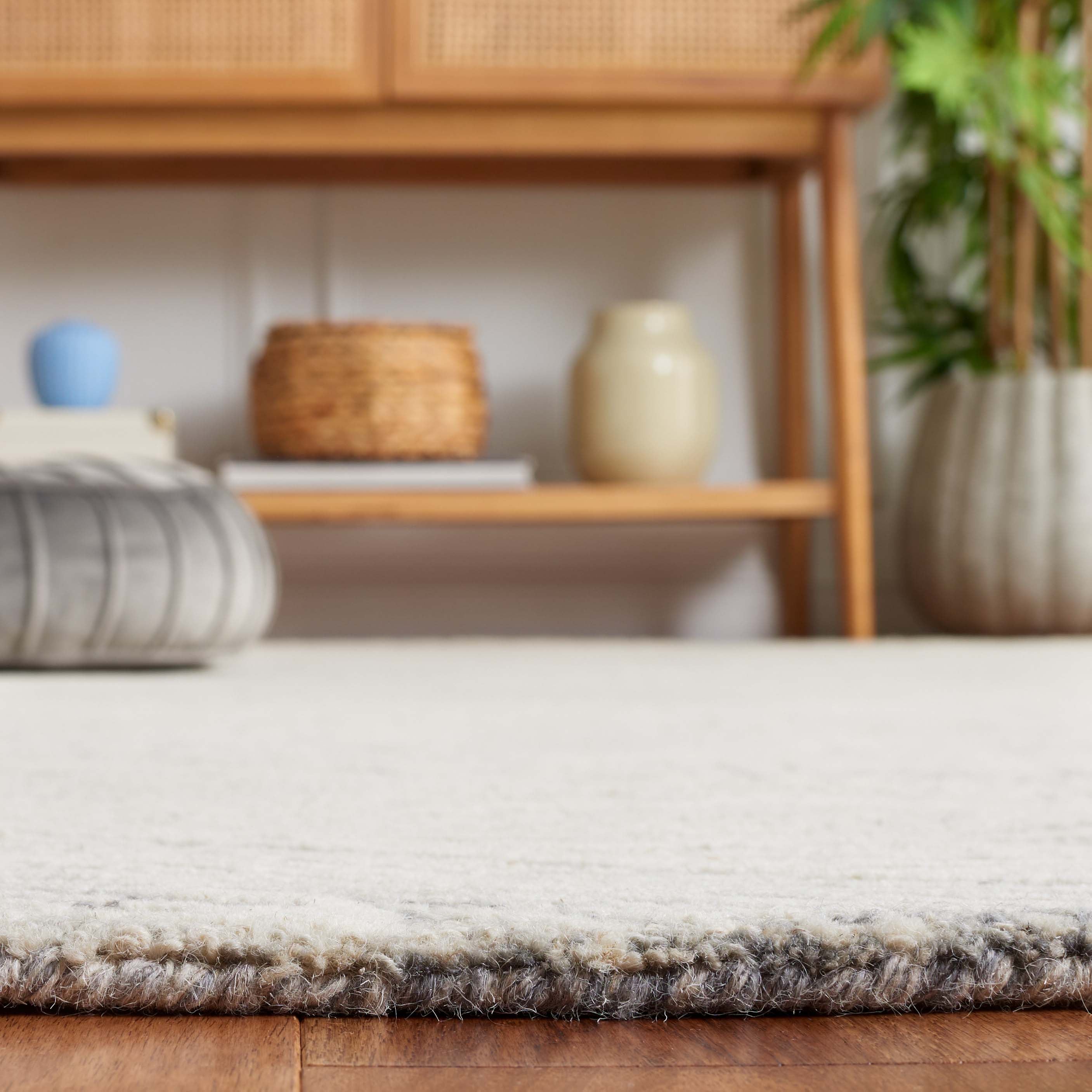 Safavieh Ebony 101 Rug, EBN101 - Grey / Ivory