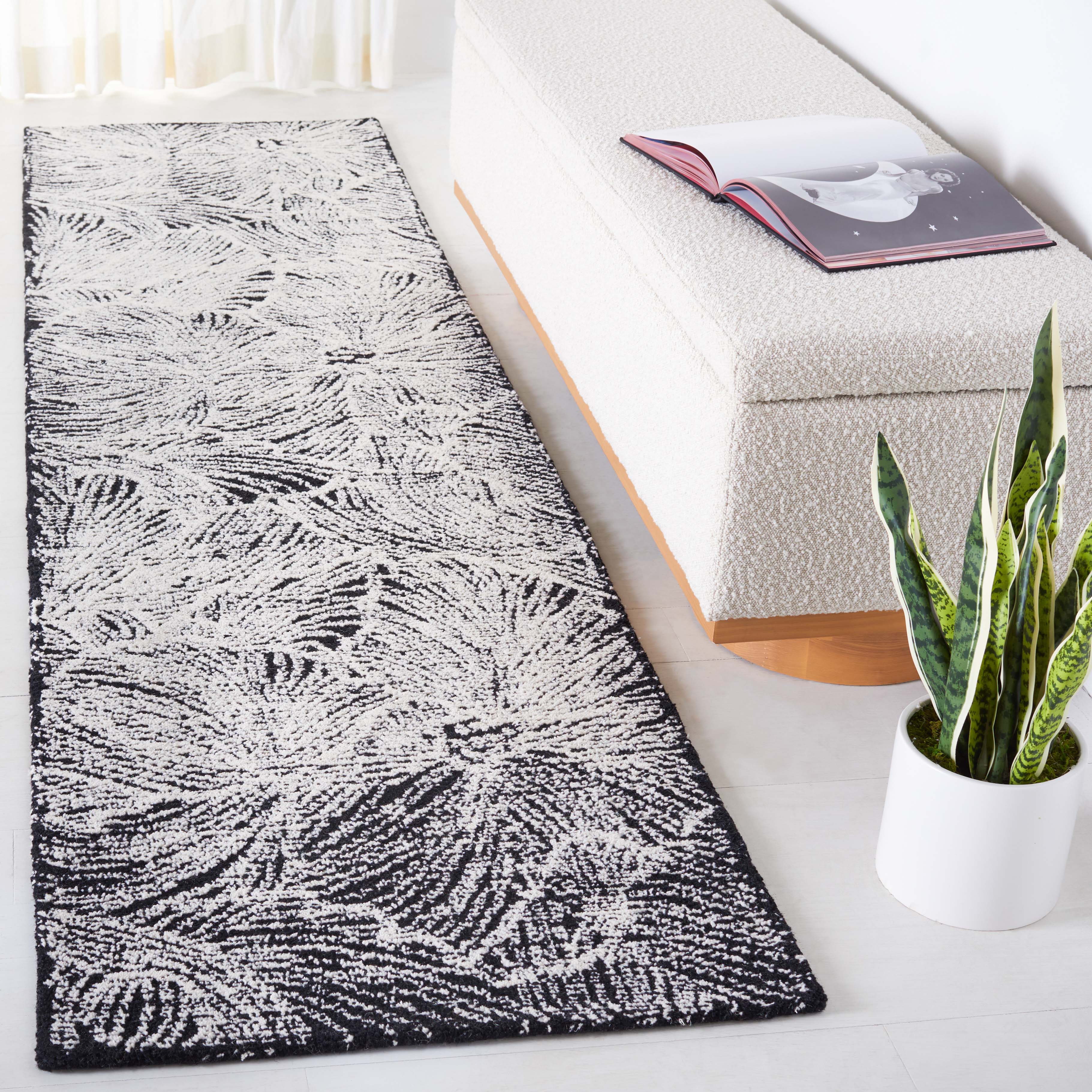 Safavieh Ebony 101 Rug, EBN101 - Black / Ivory