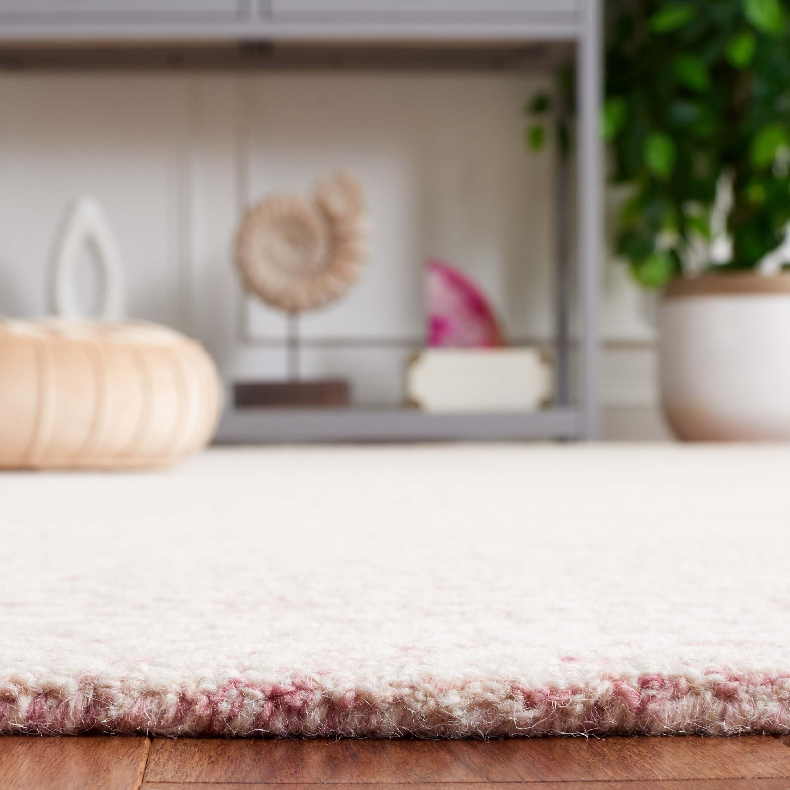 Safavieh Ebony 105 Rug, EBN105 - Pink / Ivory