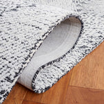 Safavieh Ebony 105 Rug, EBN105 - Black / Ivory