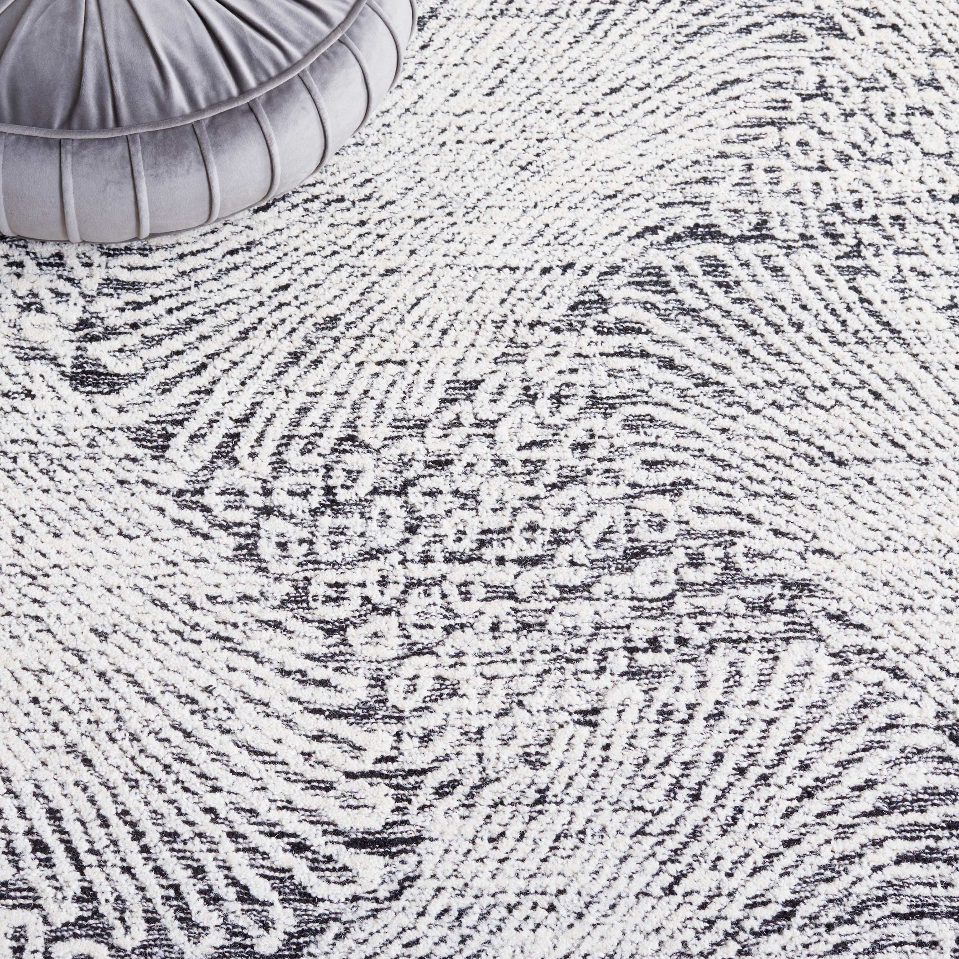 Safavieh Ebony 105 Rug, EBN105 - Black / Ivory