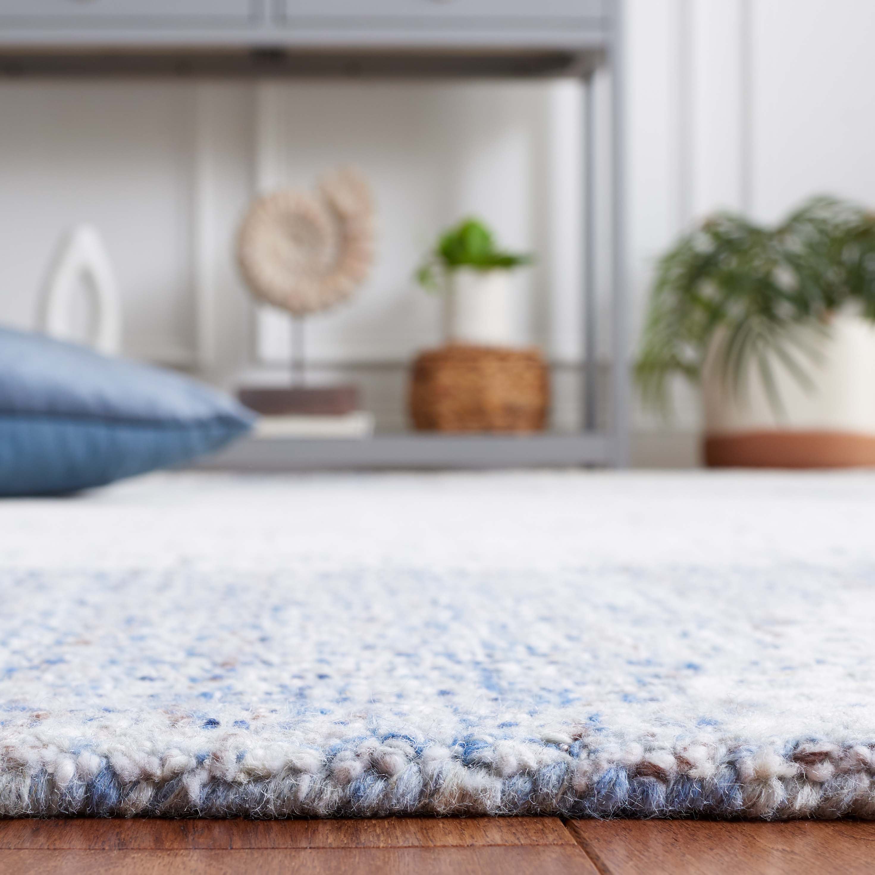 Safavieh Ebony 106 Rug, EBN106 - Blue / Ivory