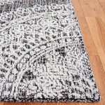 Safavieh Ebony 106 Rug, EBN106 - Brown / Ivory