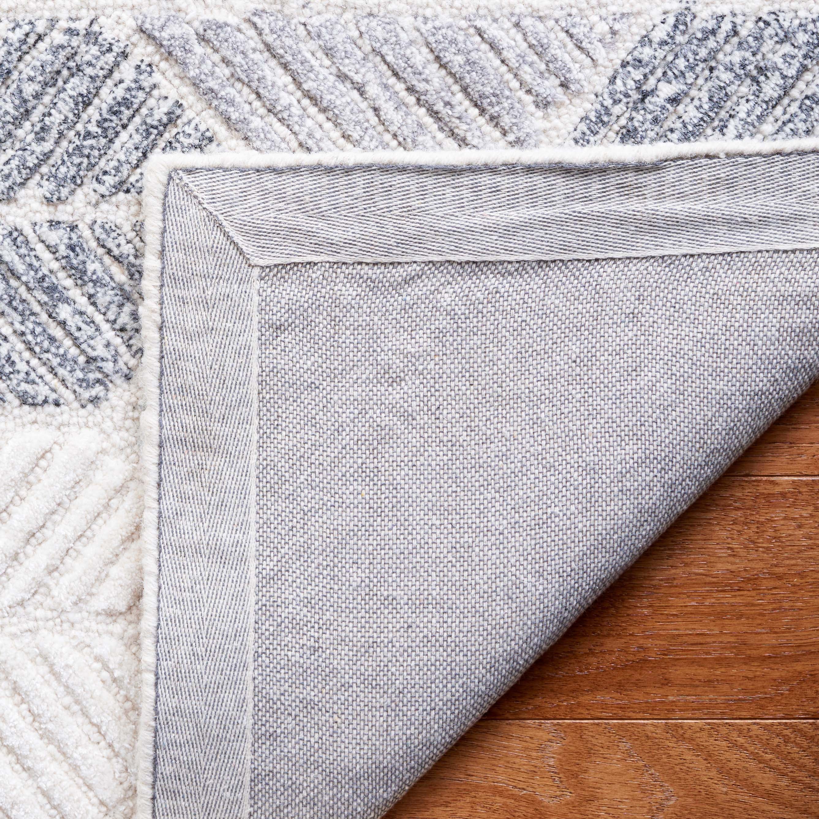 Safavieh Ebony 108 Rug, EBN108 - Grey / Ivory