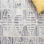 Safavieh Ebony 110 Rug, EBN110 - Grey / Ivory