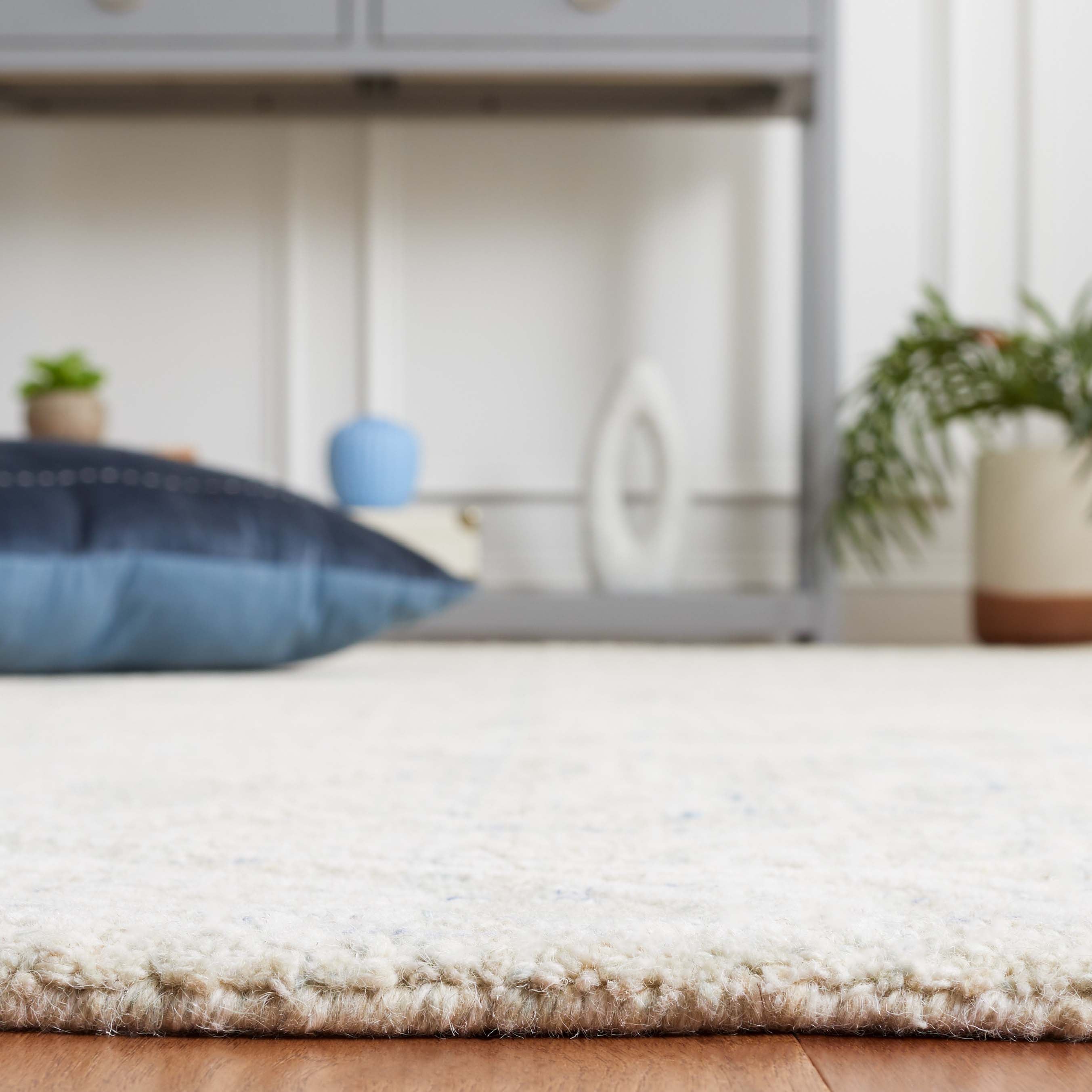 Safavieh Ebony 111 Rug, EBN111 - Blue / Ivory