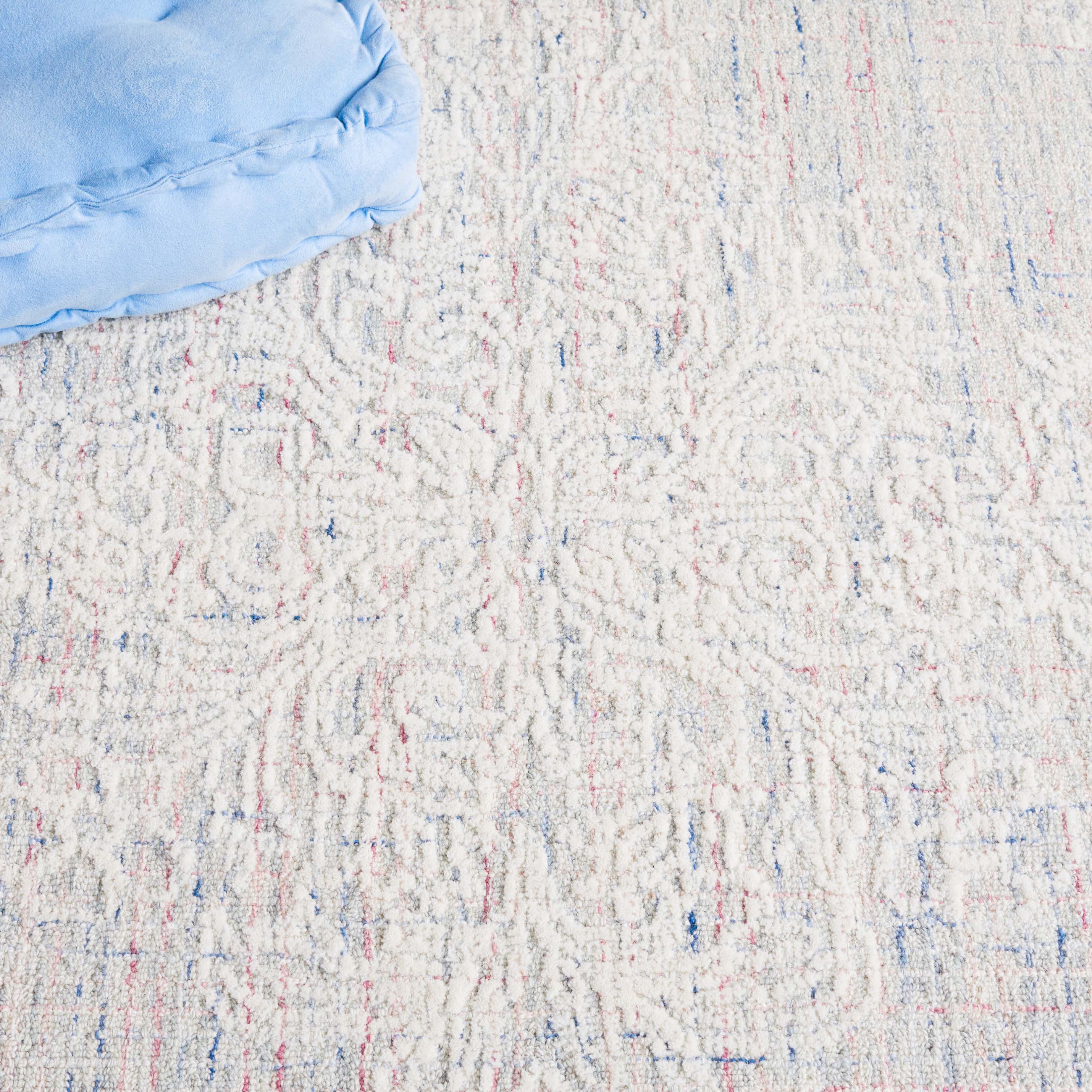 Safavieh Ebony 113 Rug, EBN113 - Light Grey / Ivory