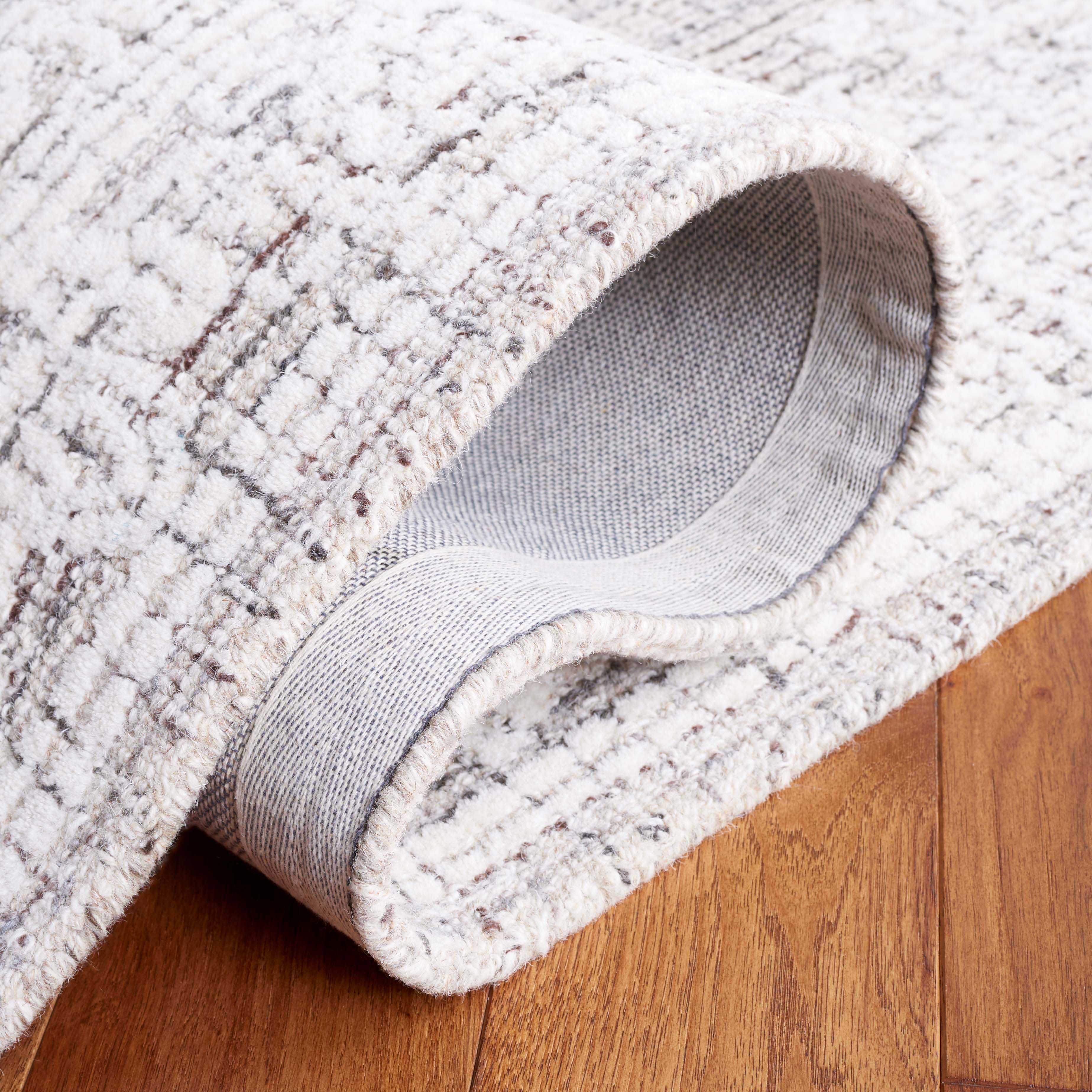 Safavieh Ebony 113 Rug, EBN113 - Brown / Ivory