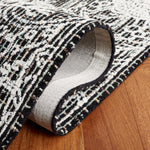 Safavieh Ebony 114 Rug, EBN114 - Black / Ivory