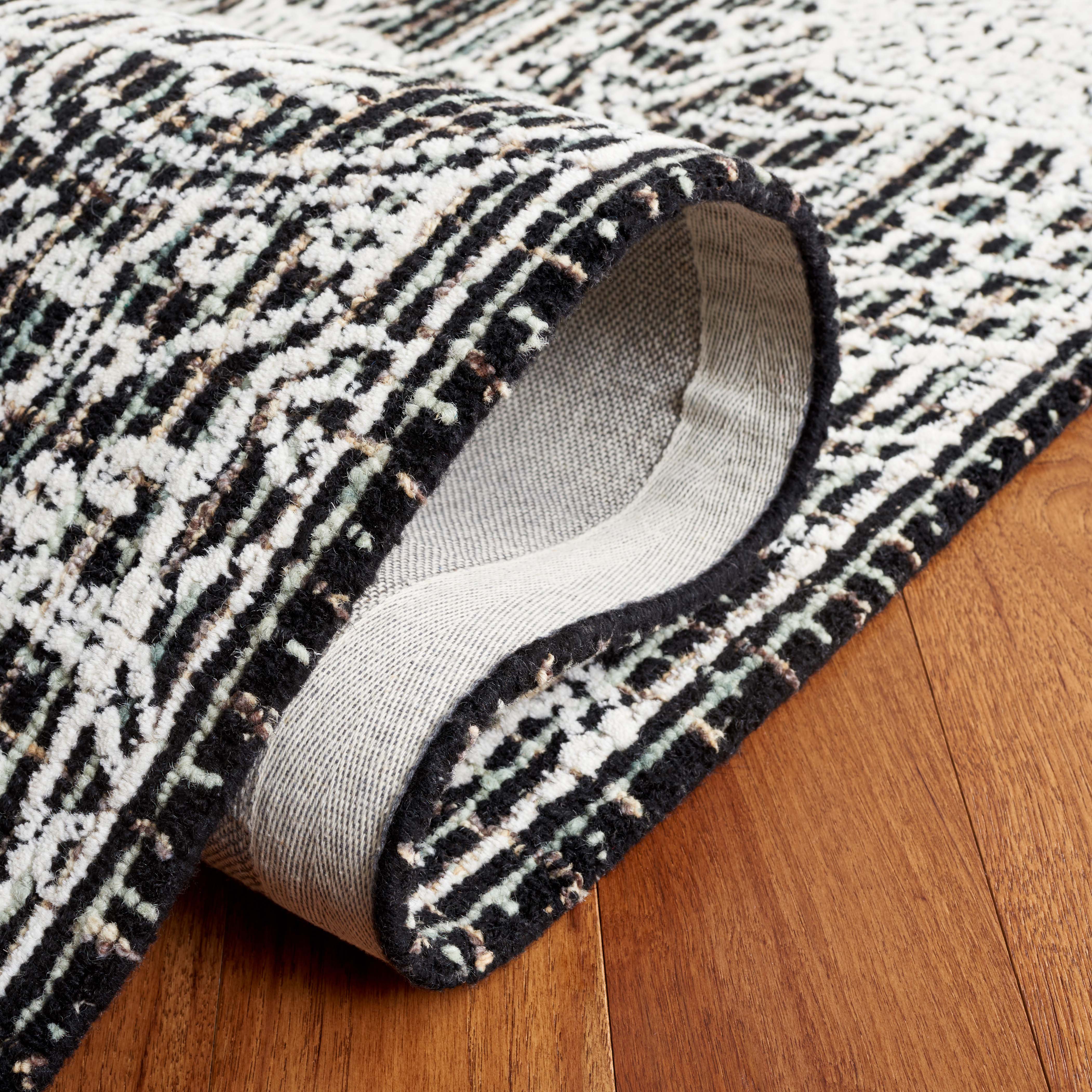 Safavieh Ebony 114 Rug, EBN114 - Black / Ivory