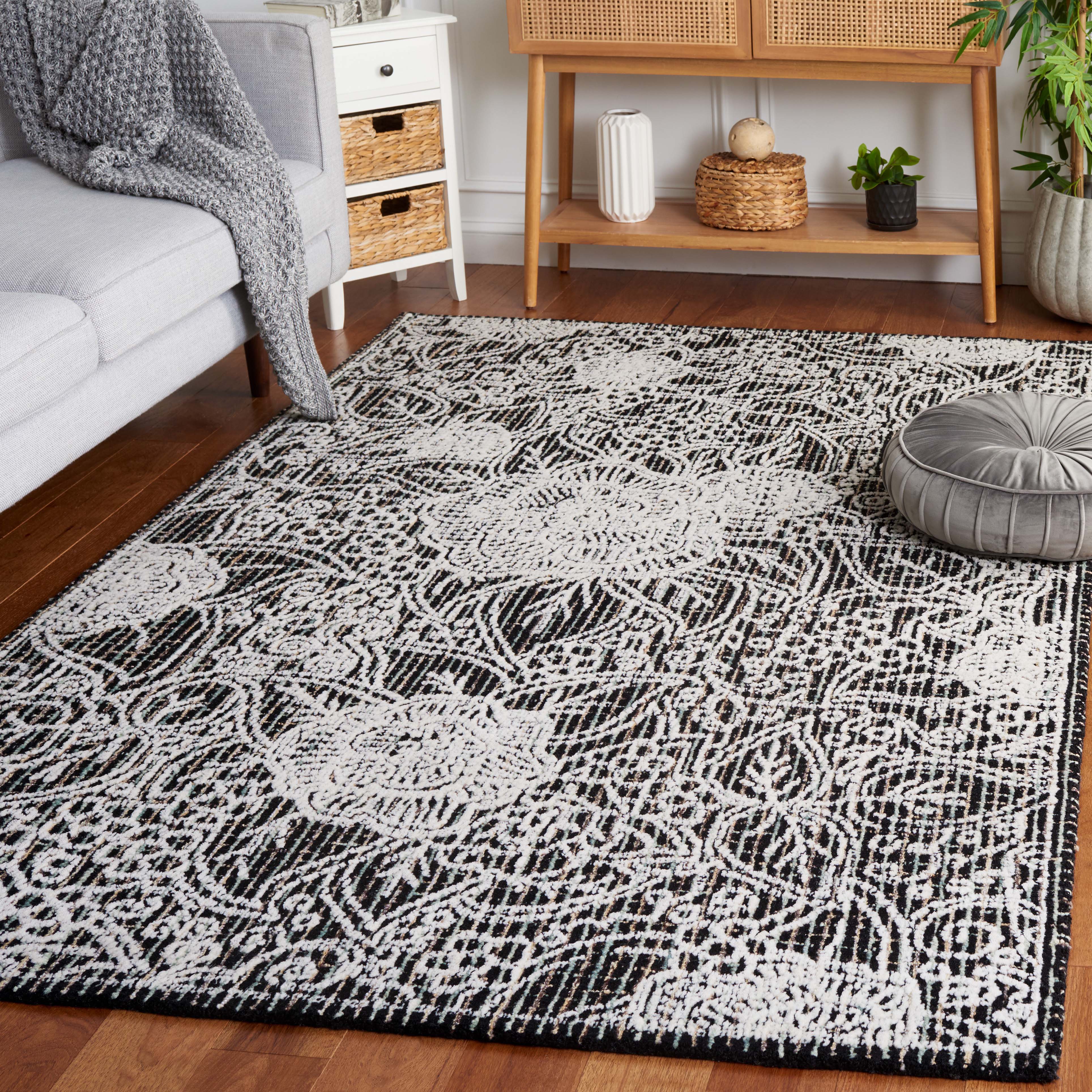 Safavieh Ebony 114 Rug, EBN114 - Black / Ivory