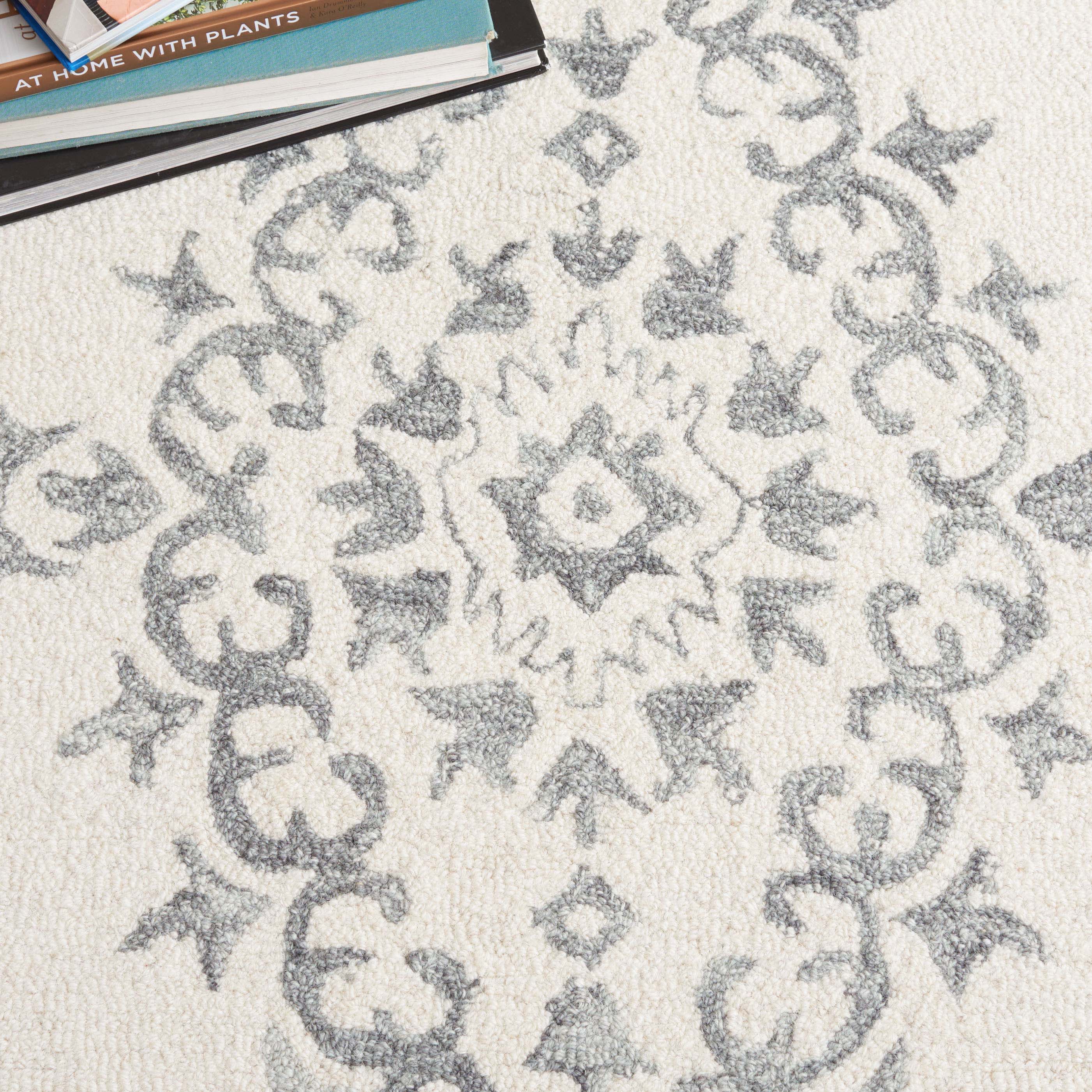 Safavieh Ebony 650 Rug, EBN650 - Ivory / Grey