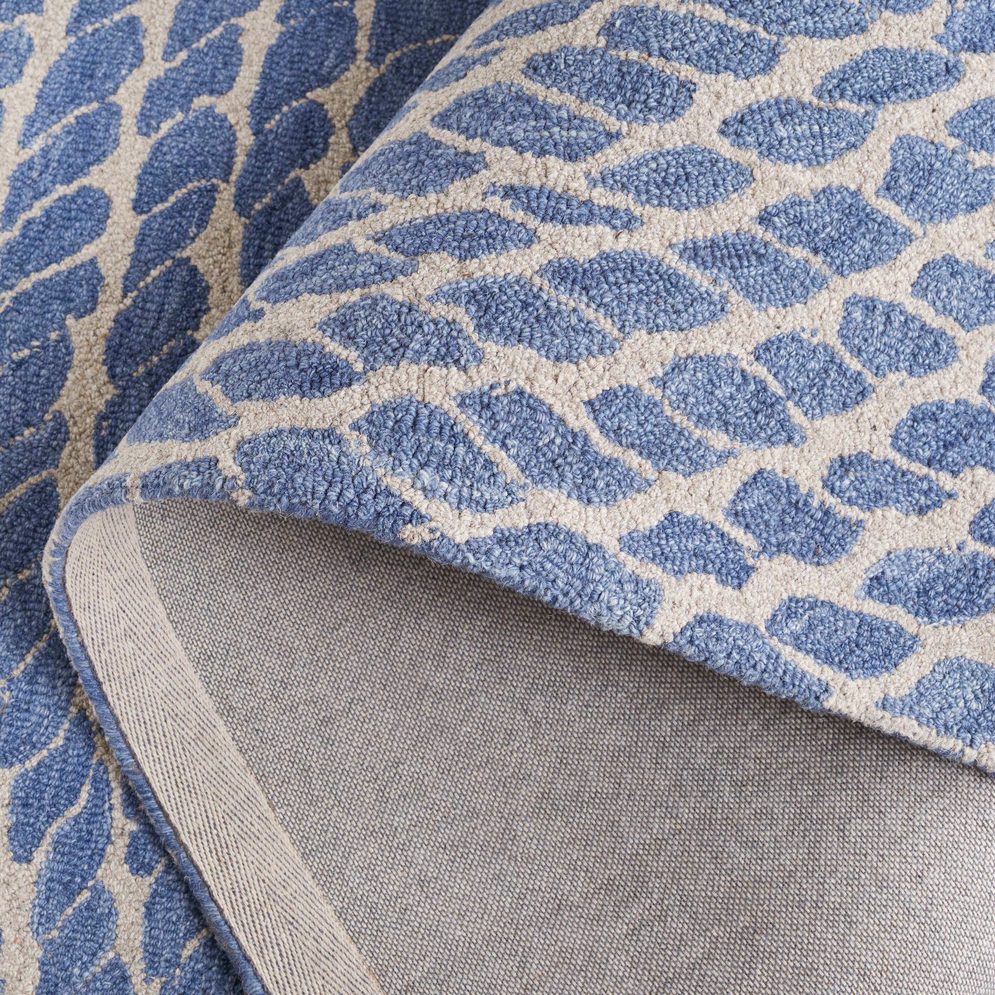 Safavieh Ebony 652 Rug, EBN652 - Blue / Ivory