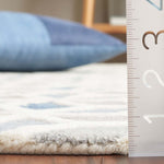 Safavieh Ebony 656 Rug, EBN656 - Ivory / Blue