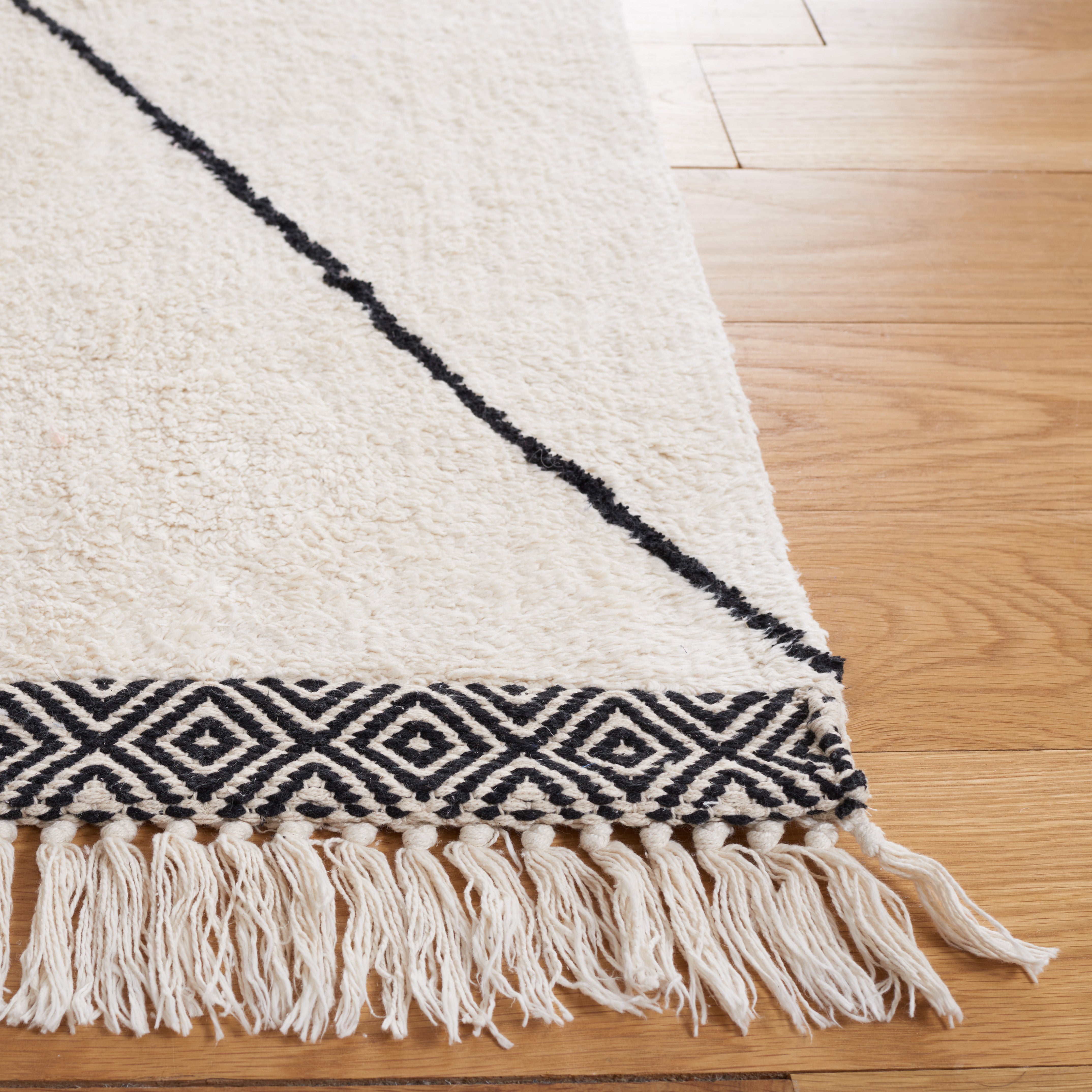 Safavieh Easy Care 210 Rug, ECR210 - Ivory / Black