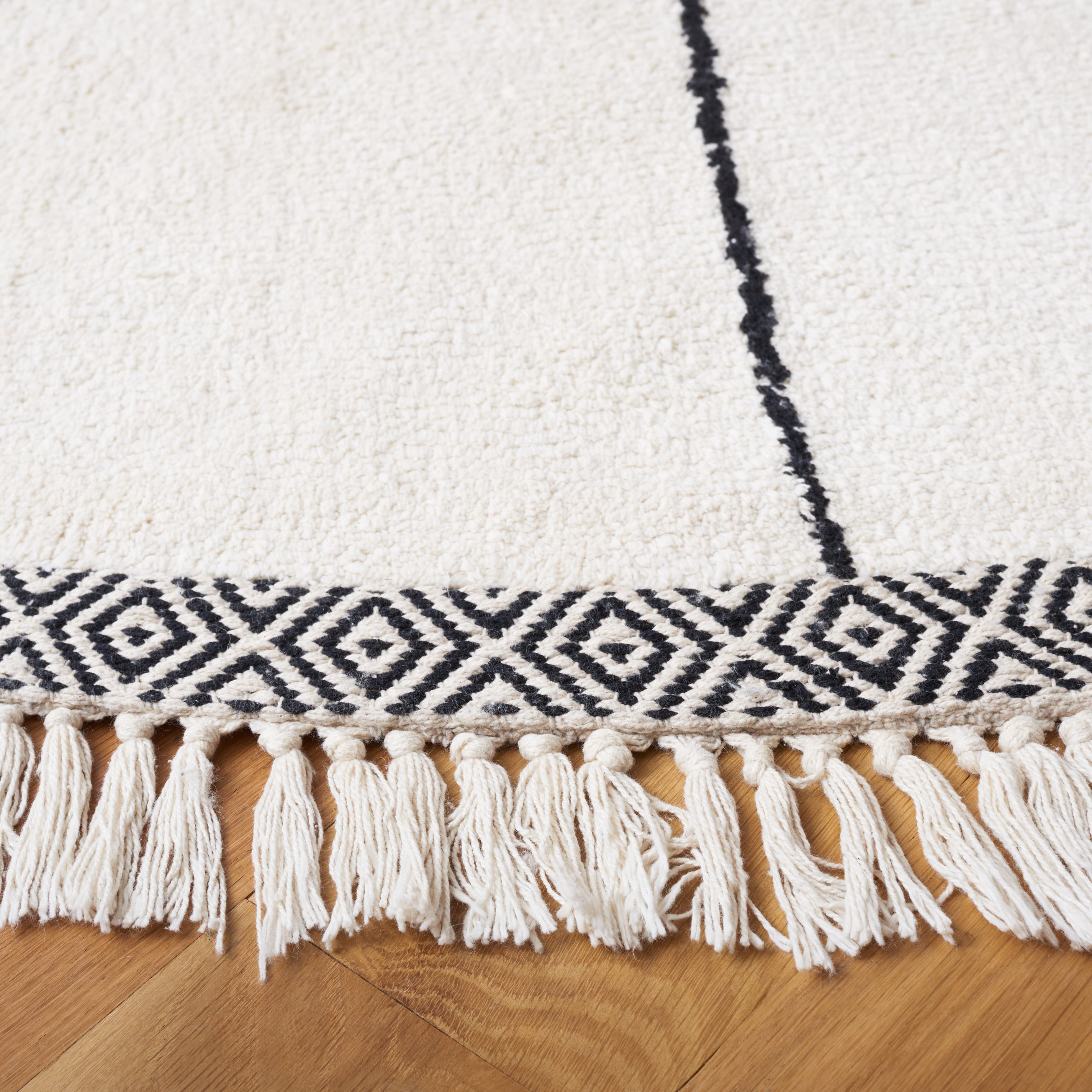 Safavieh Easy Care 210 Rug, ECR210 - Ivory / Black