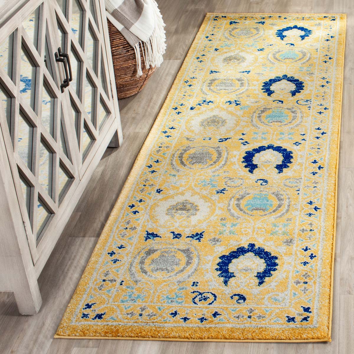 Safavieh Evoke 251 Rug, EVK251 - Gold / Ivory