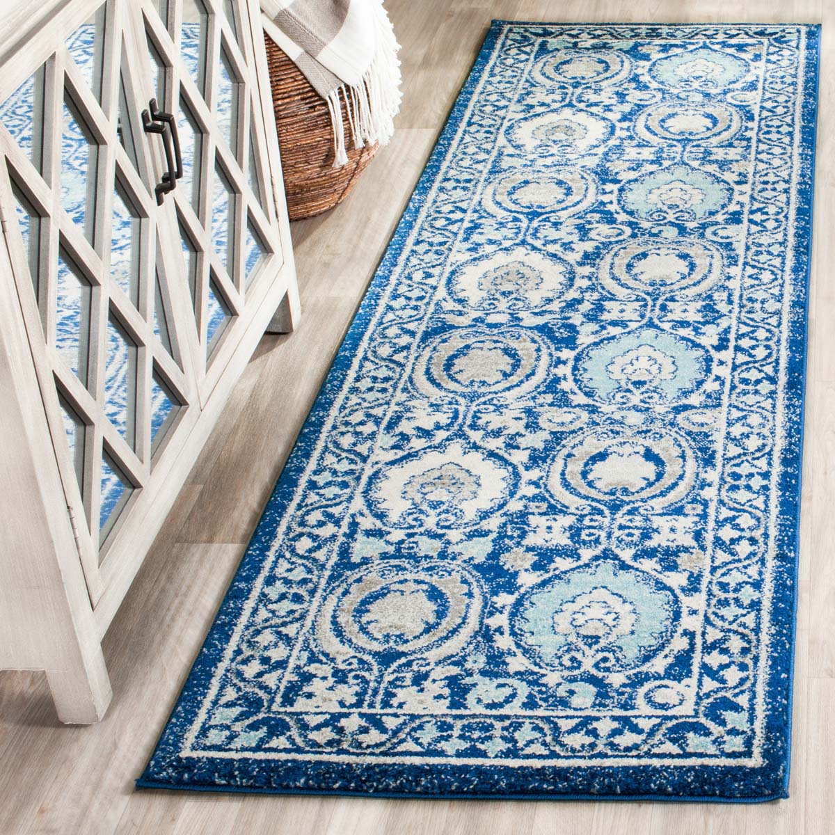 Safavieh Evoke 251 Rug, EVK251 - Blue / Ivory