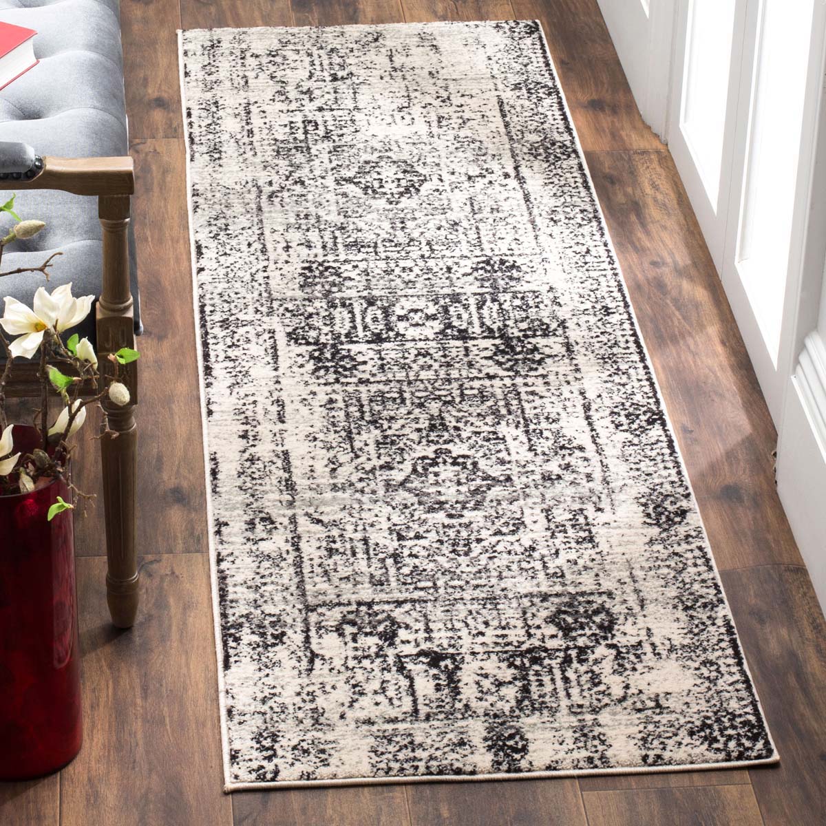 Safavieh Evoke 260 Rug, EVK260 - Ivory / Black