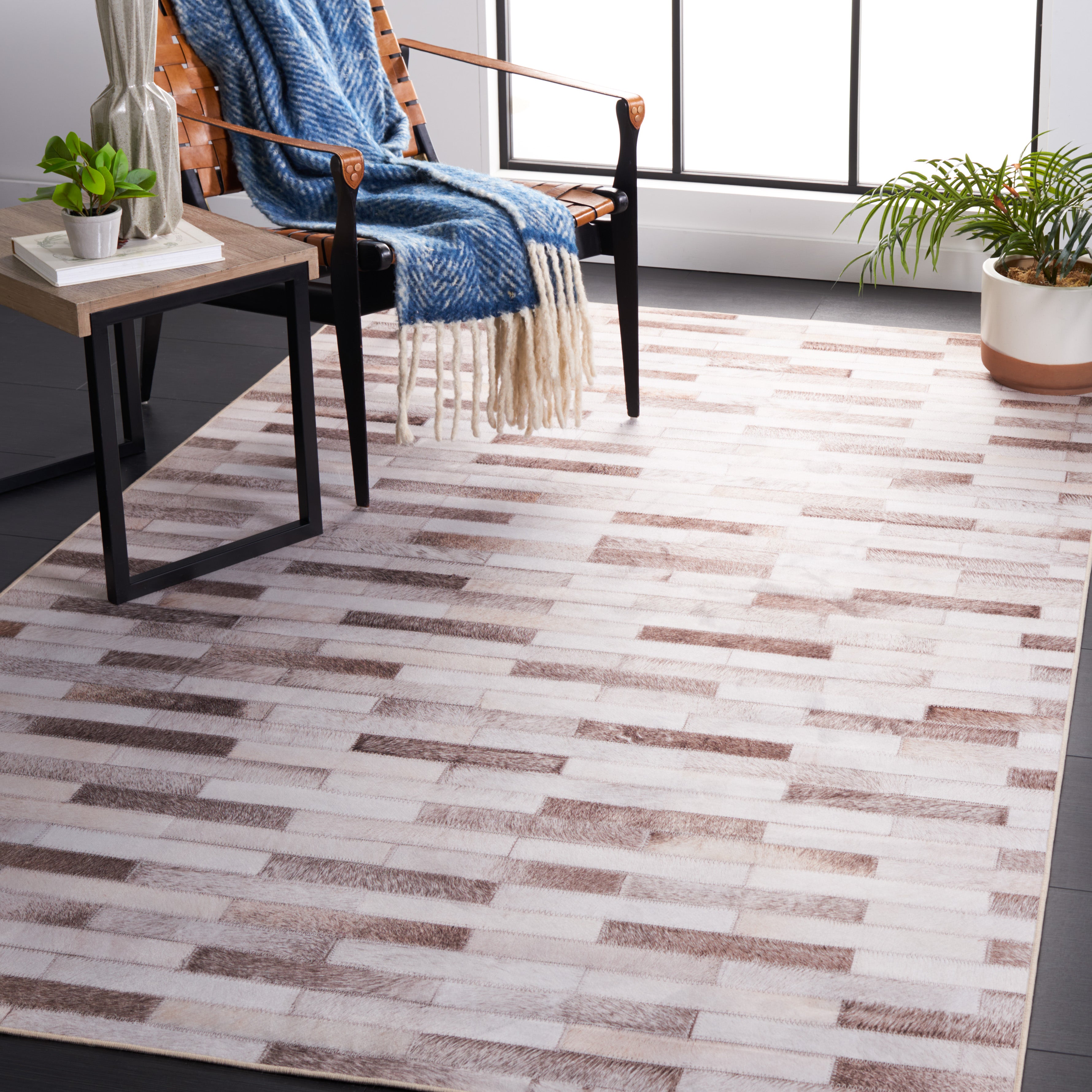 Safavieh Faux Hide 500 Rug, FAH500 - Beige / Brown