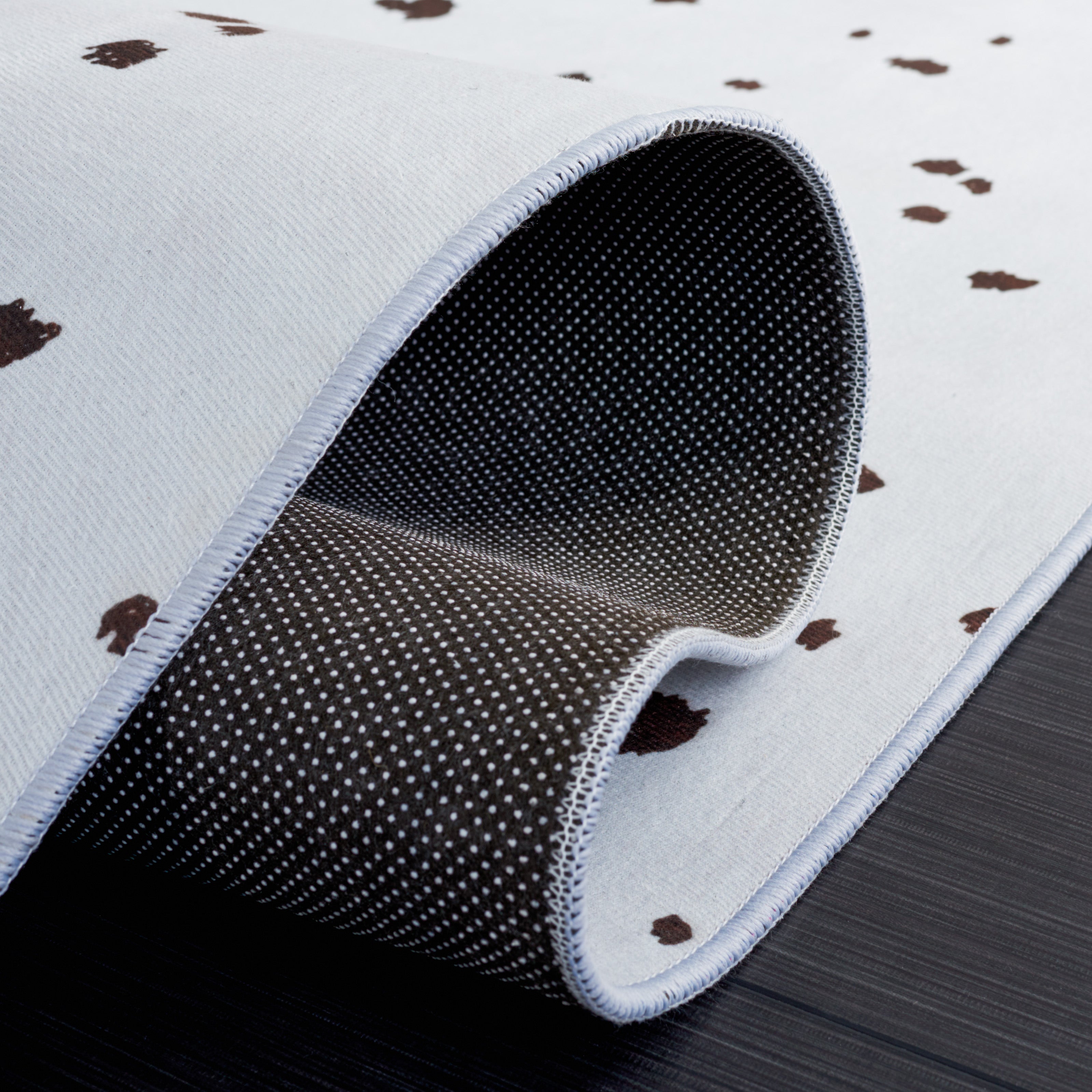 Safavieh Faux Hide 502 Rug, FAH502 - Ivory / Black