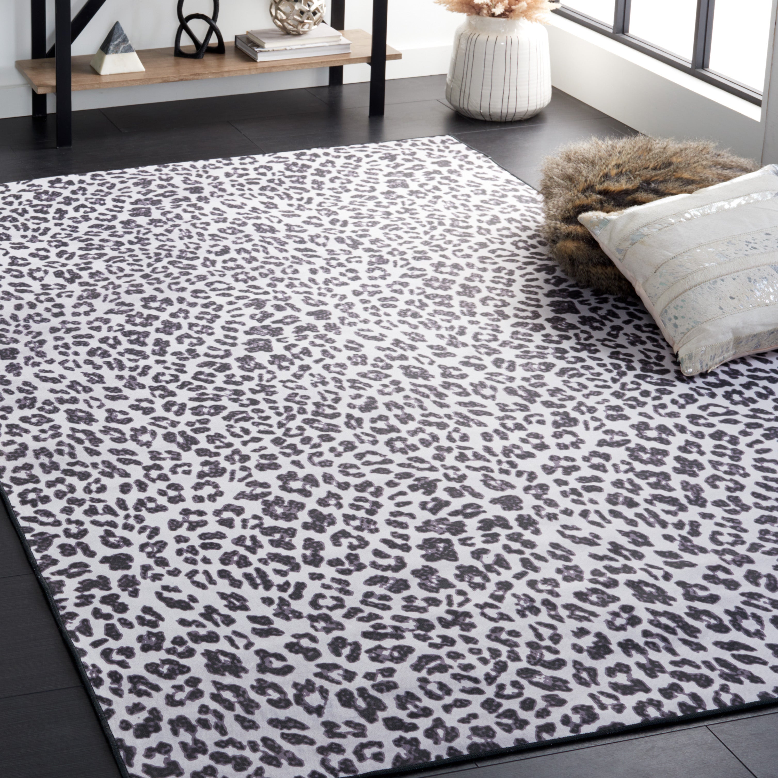 Safavieh Faux Hide 505 Rug, FAH505 - Ivory / Black