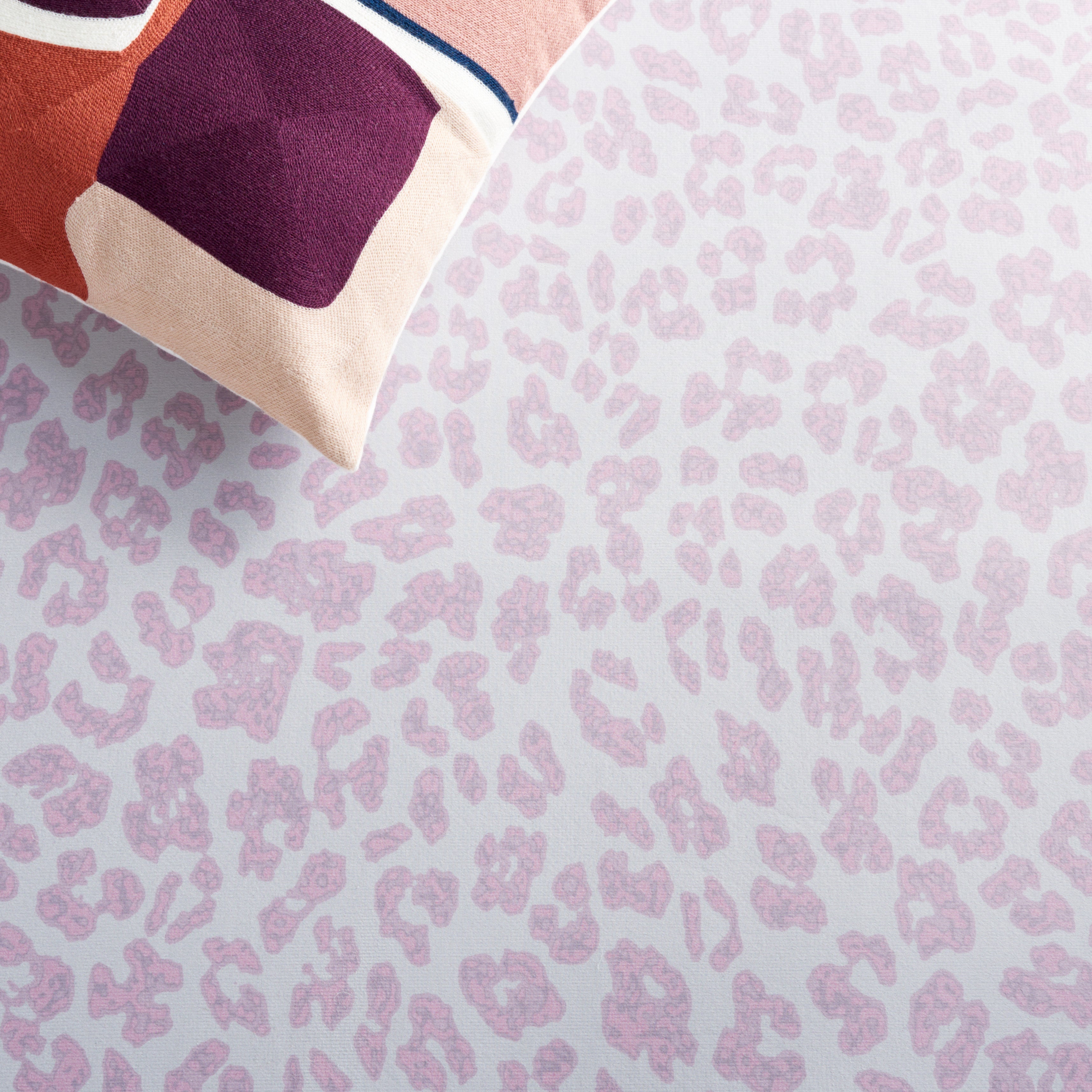 Safavieh Faux Hide 505 Rug, FAH505 - Ivory / Pink