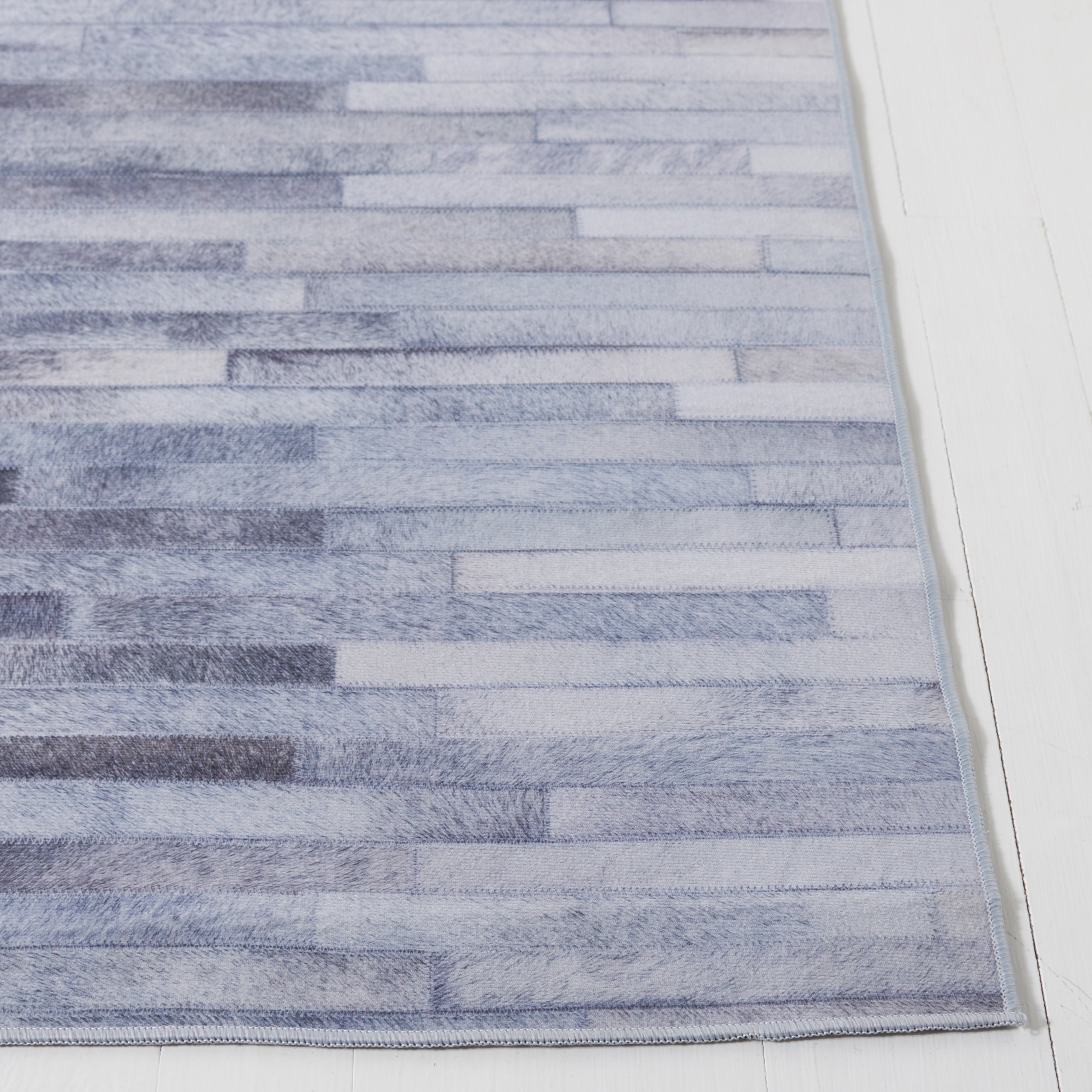 Safavieh Faux Hide 516 Rug, FAH516 - Light Grey / Grey