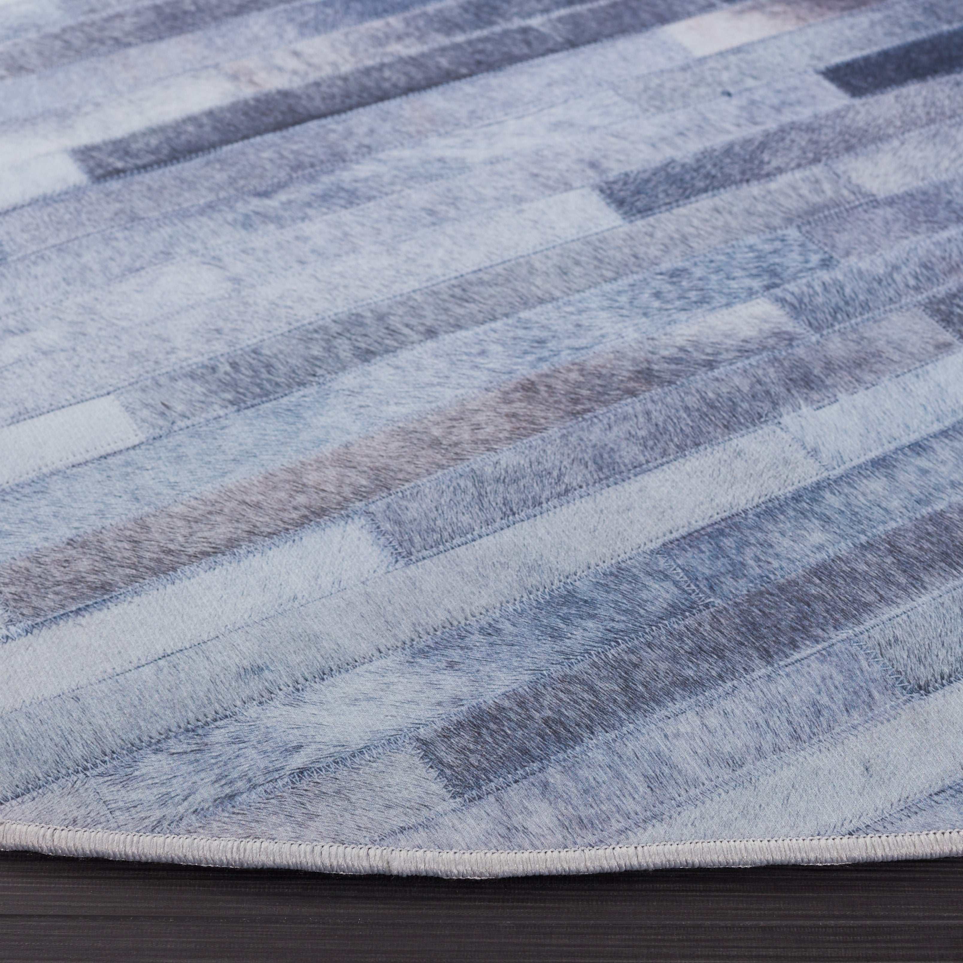 Safavieh Faux Hide 516 Rug, FAH516 - Light Grey / Grey