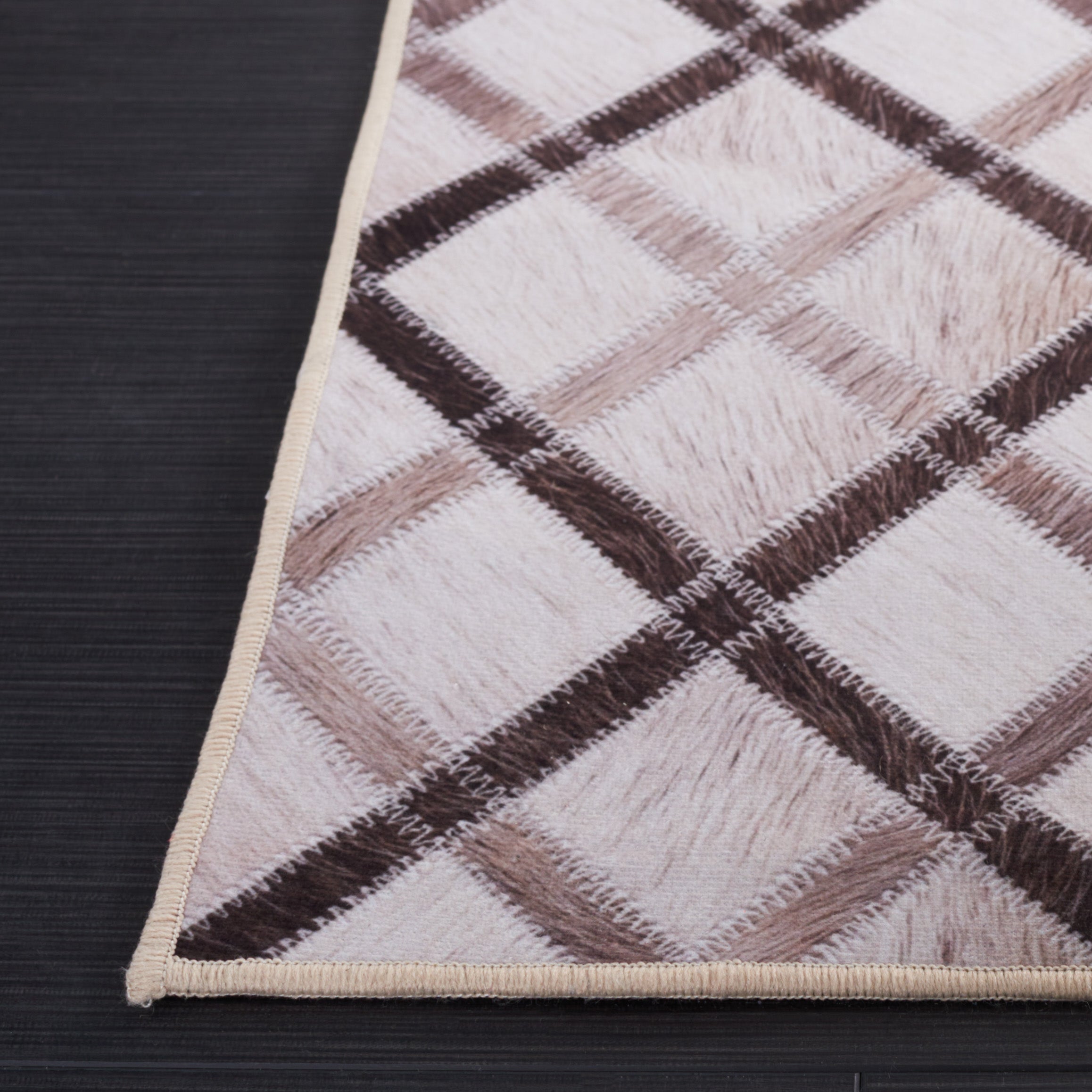 Safavieh Faux Hide 545 Rug, FAH545 - Beige / Brown