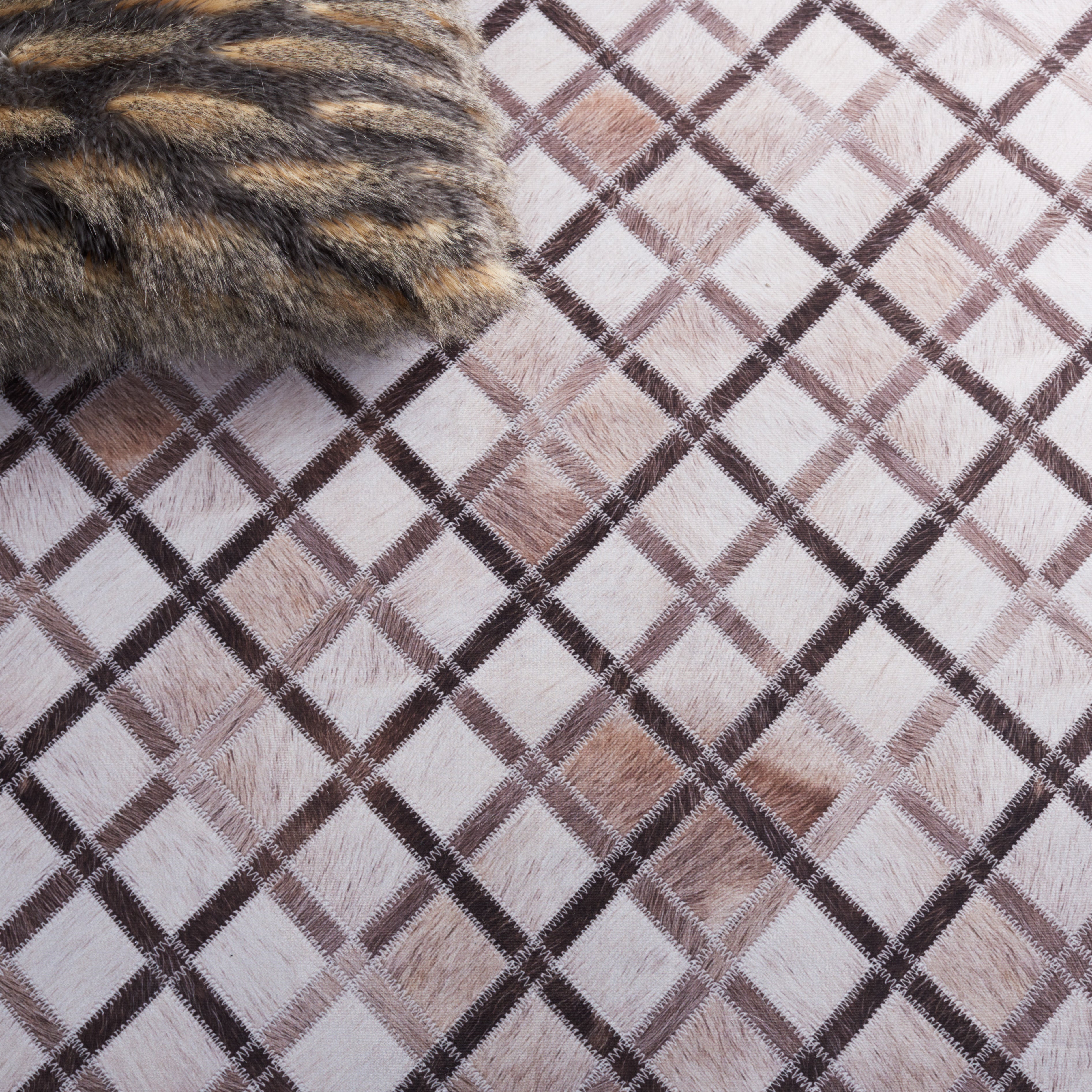 Safavieh Faux Hide 545 Rug, FAH545 - Beige / Brown