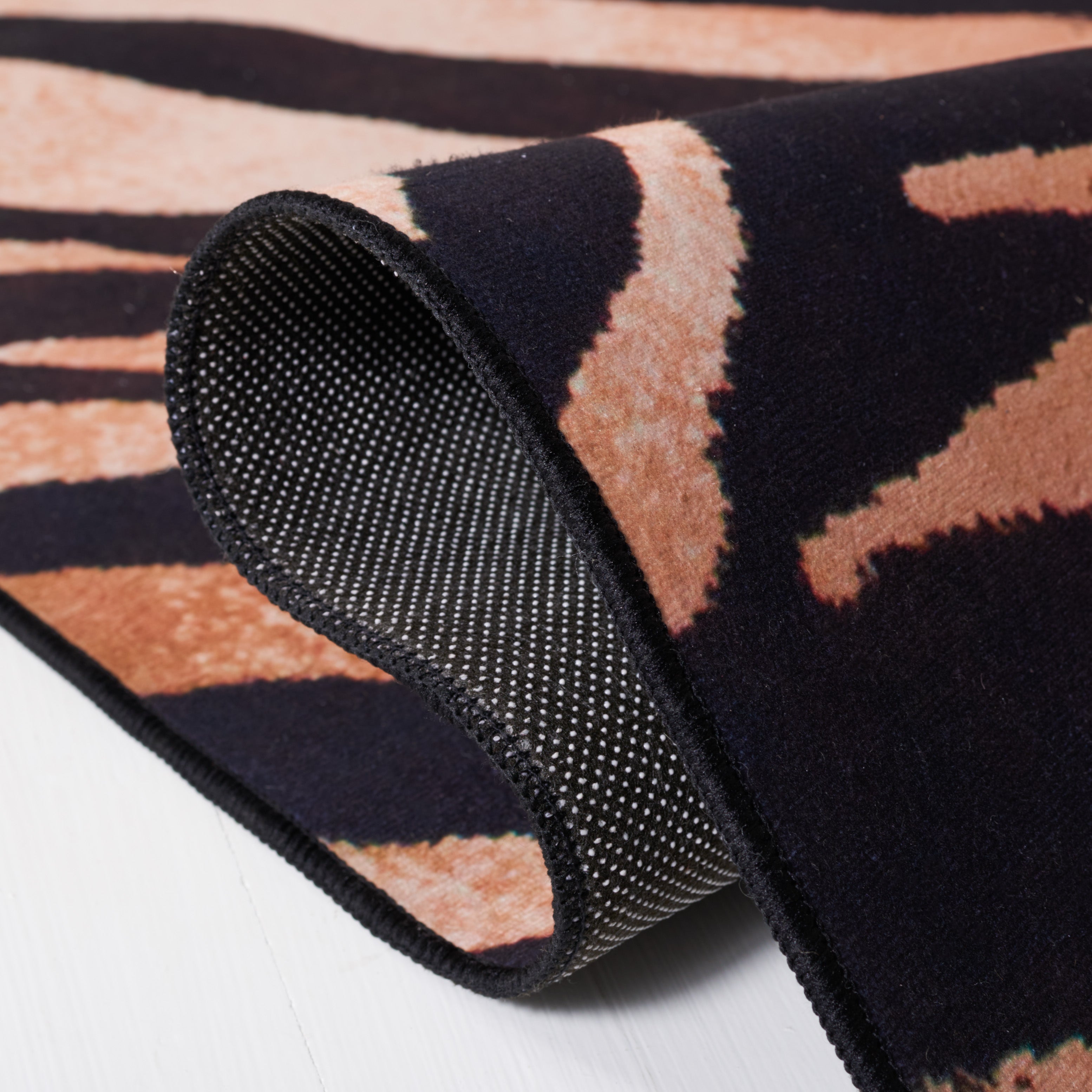 Safavieh Faux Hide 547 Rug, FAH547 - Light Orange / Black