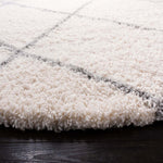 Safavieh Fontana Shag 815 Rug, FNT815 - Cream / Grey