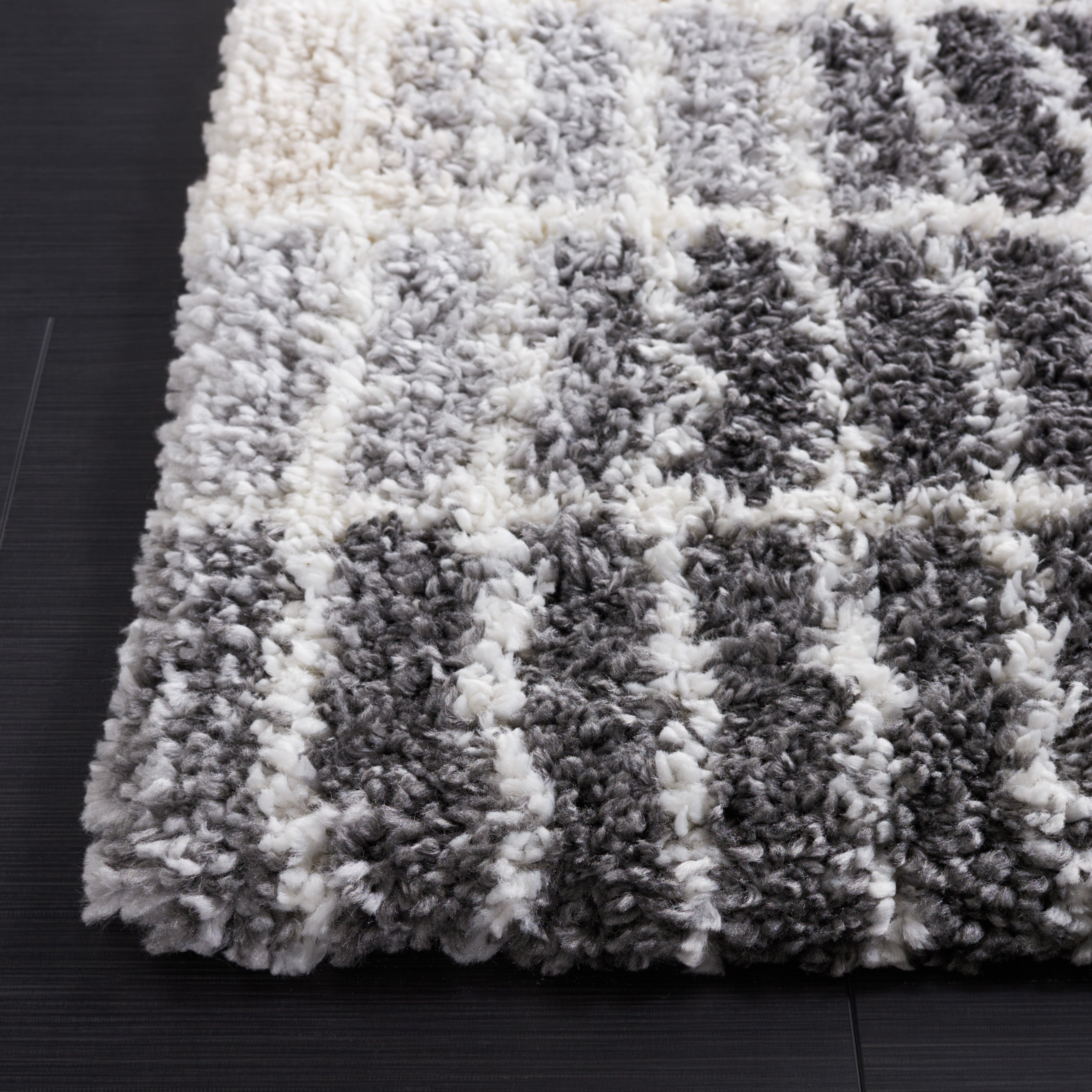 Safavieh Fontana Shag 823 Rug, FNT823 - Ivory / Grey