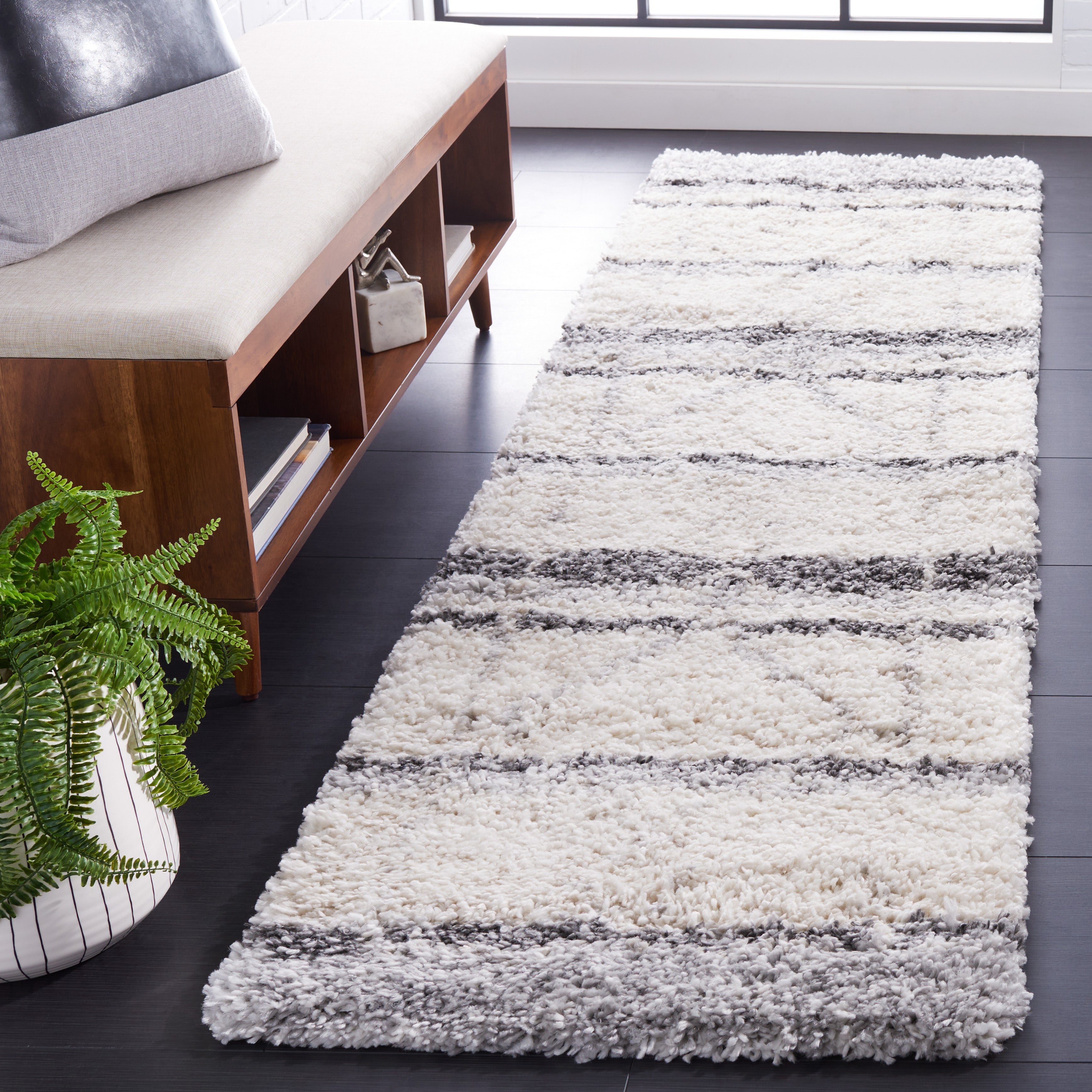 Safavieh Fontana Shag 825 Rug, FNT825 - Ivory / Grey