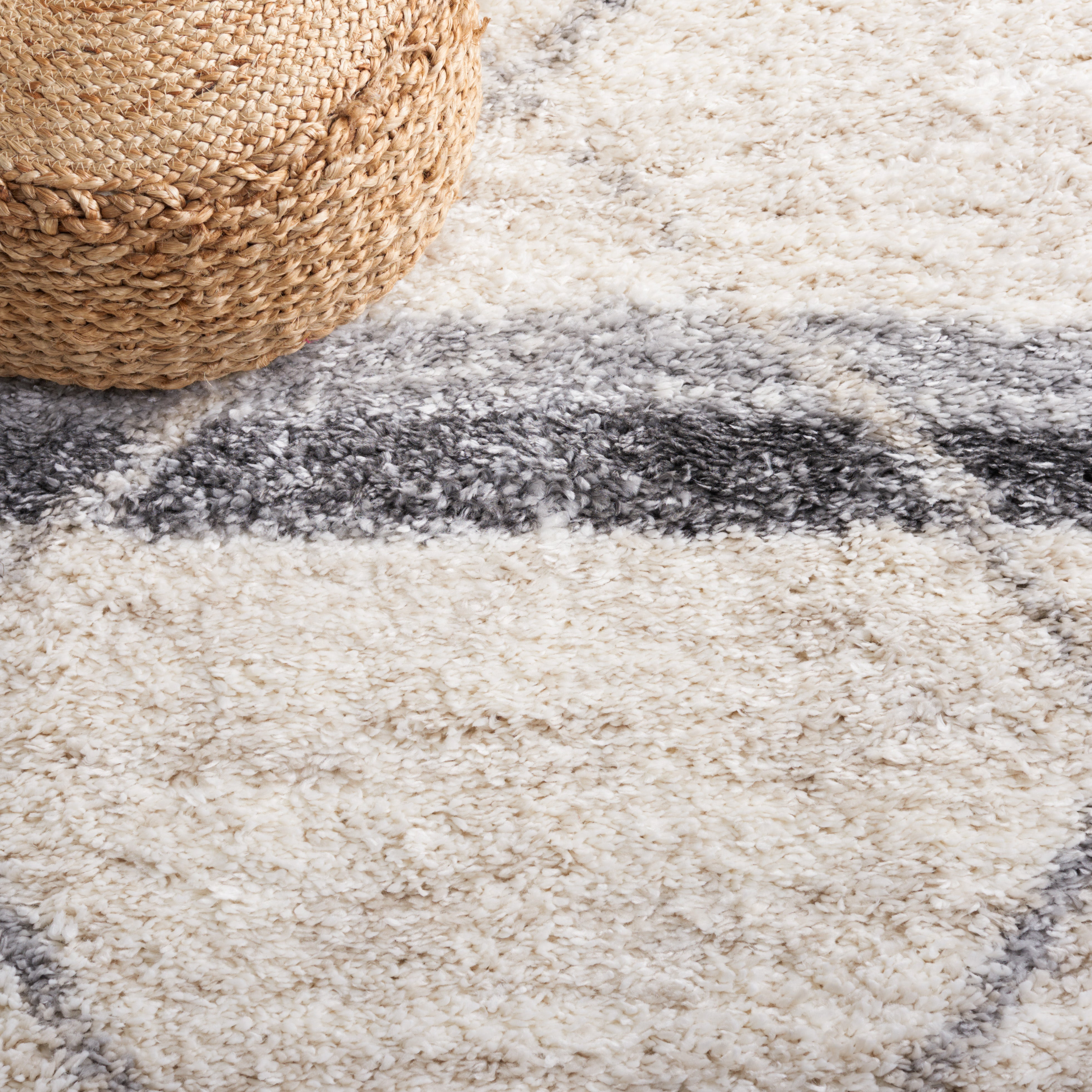 Safavieh Fontana Shag 825 Rug, FNT825 - Ivory / Grey