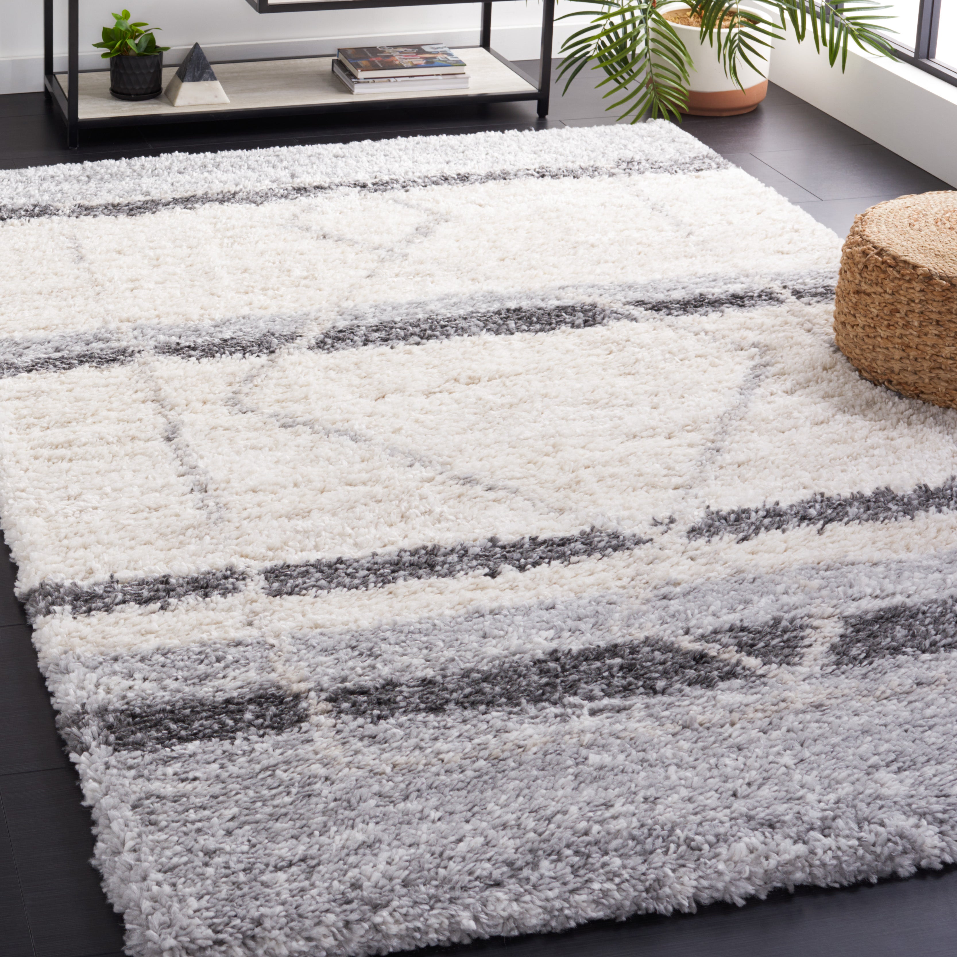 Safavieh Fontana Shag 825 Rug, FNT825 - Ivory / Grey