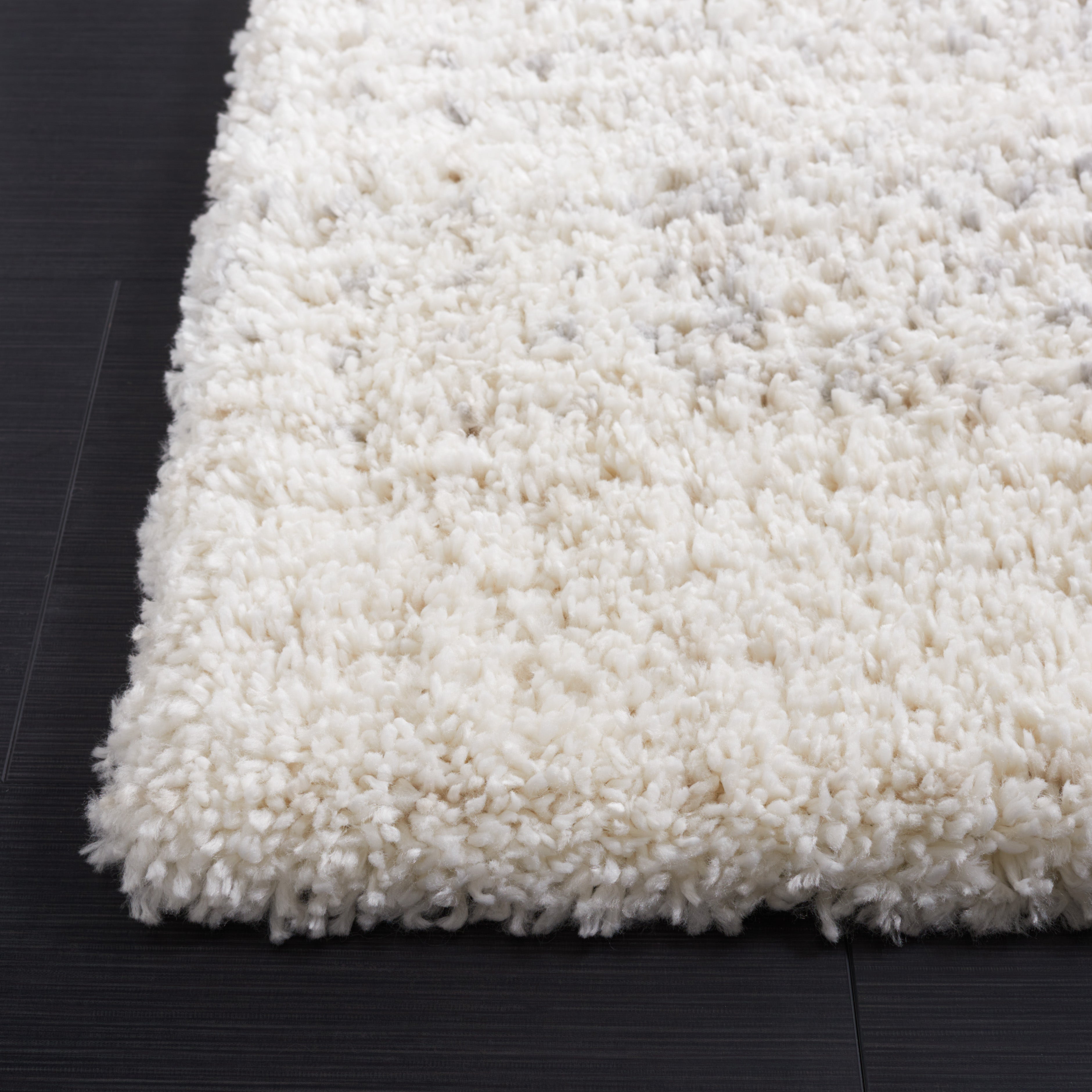 Safavieh Fontana Shag 827 Rug, FNT827 - Ivory / Grey