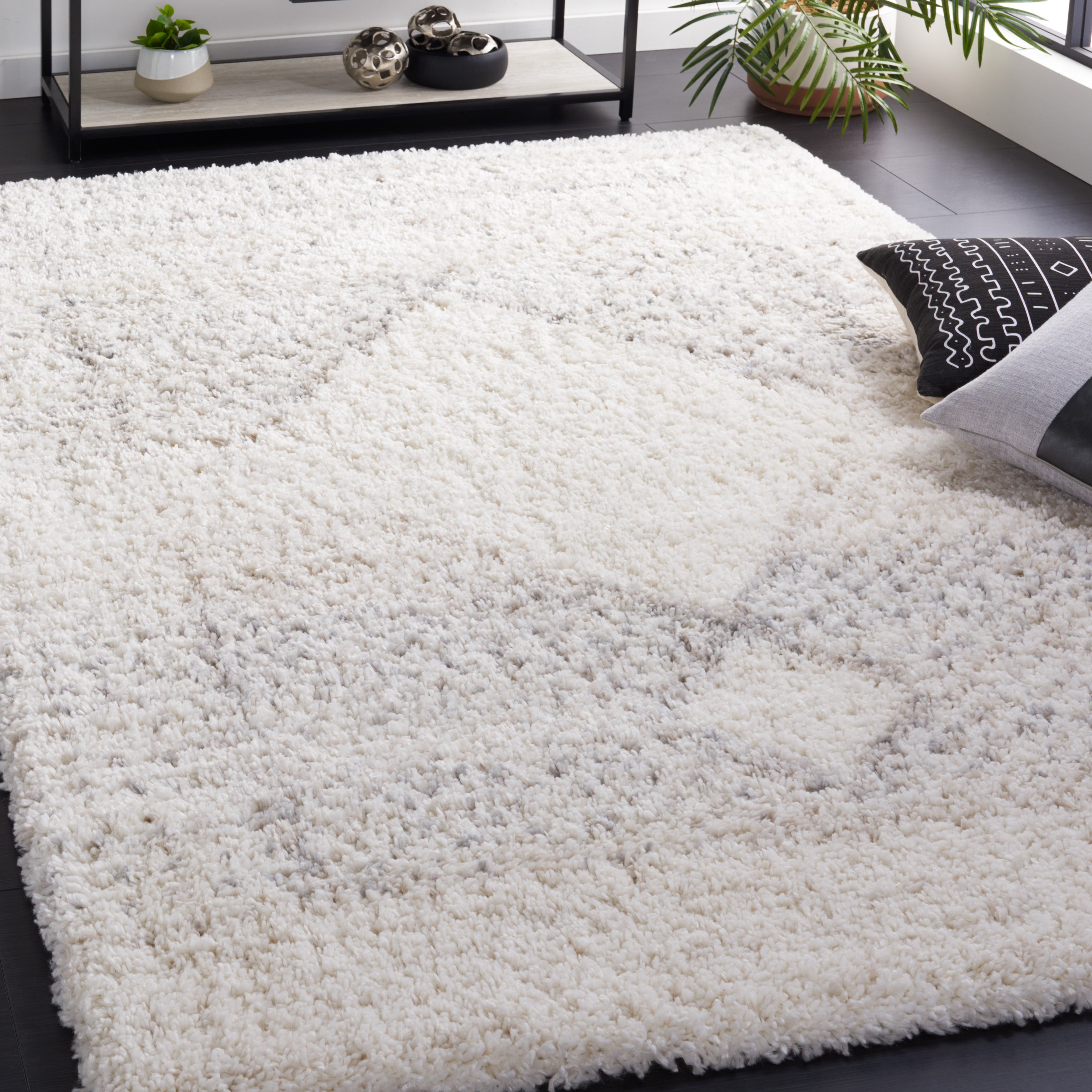 Safavieh Fontana Shag 827 Rug, FNT827 - Ivory / Grey
