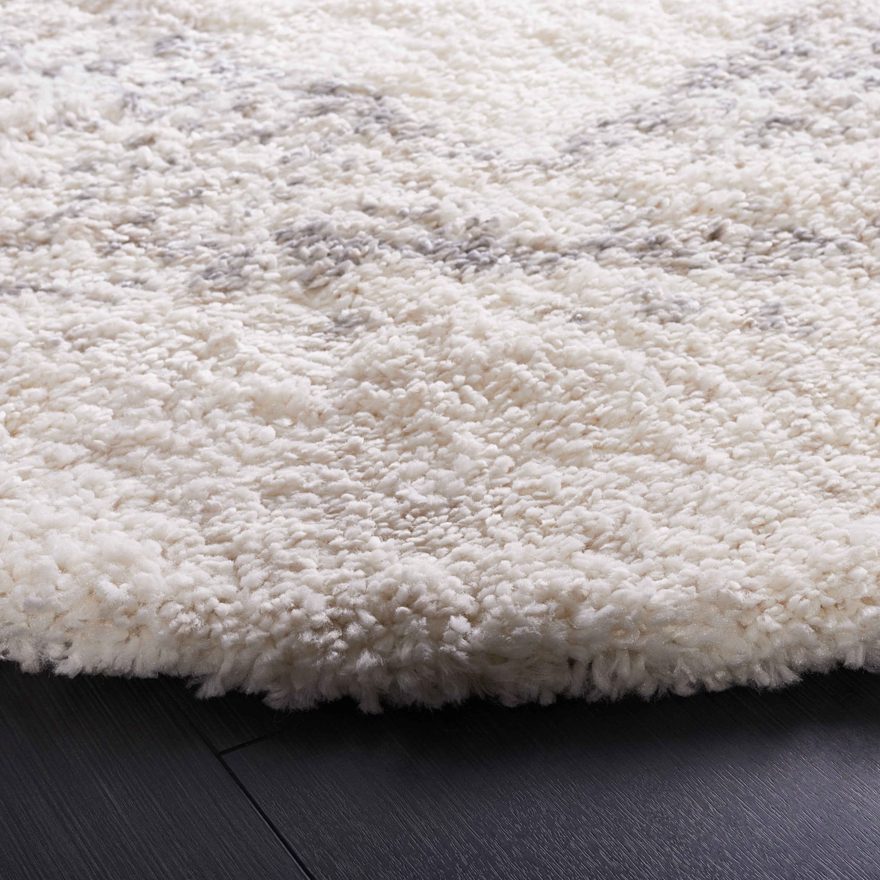 Safavieh Fontana Shag 827 Rug, FNT827 - Ivory / Grey