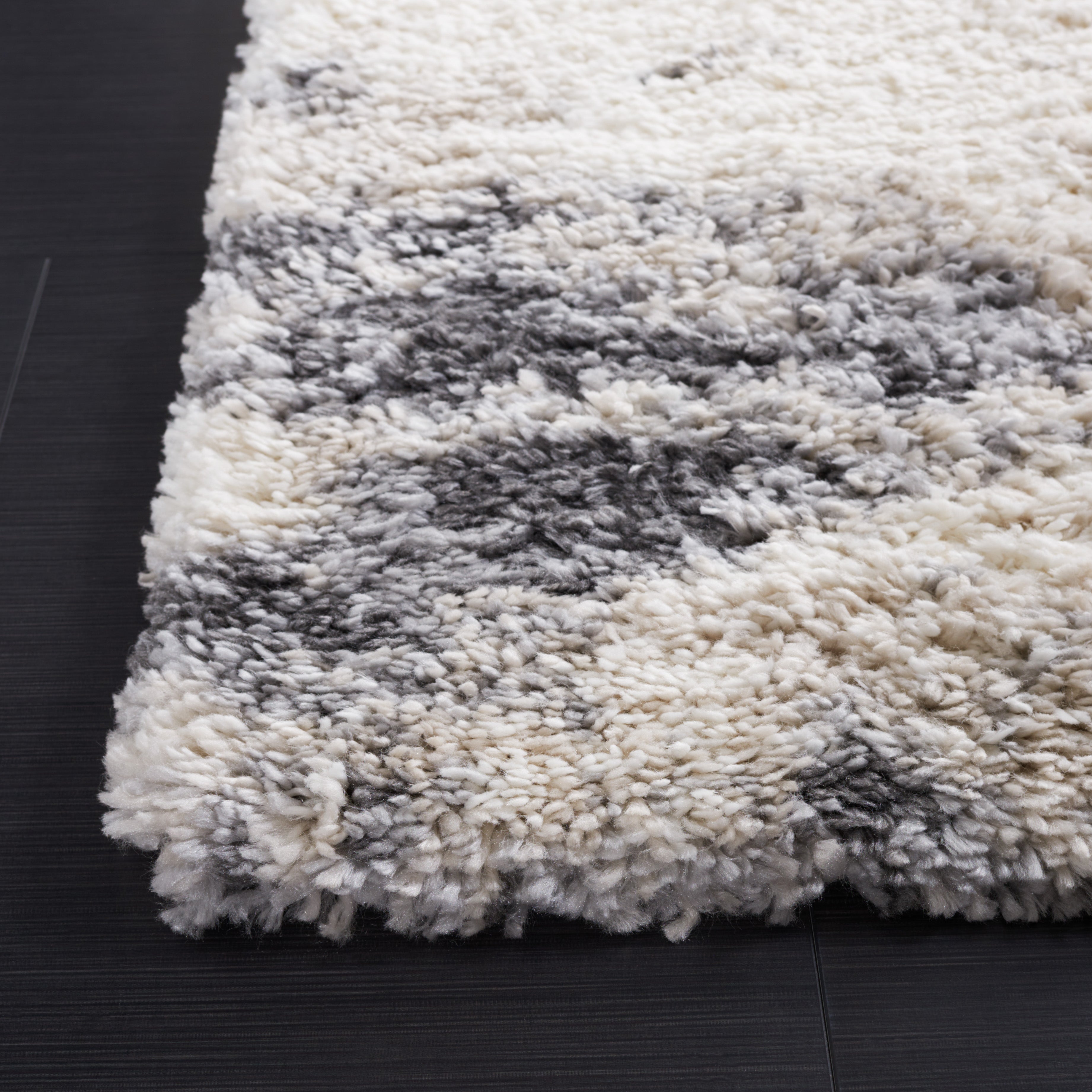 Safavieh Fontana Shag 831 Rug, FNT831 - Ivory / Grey