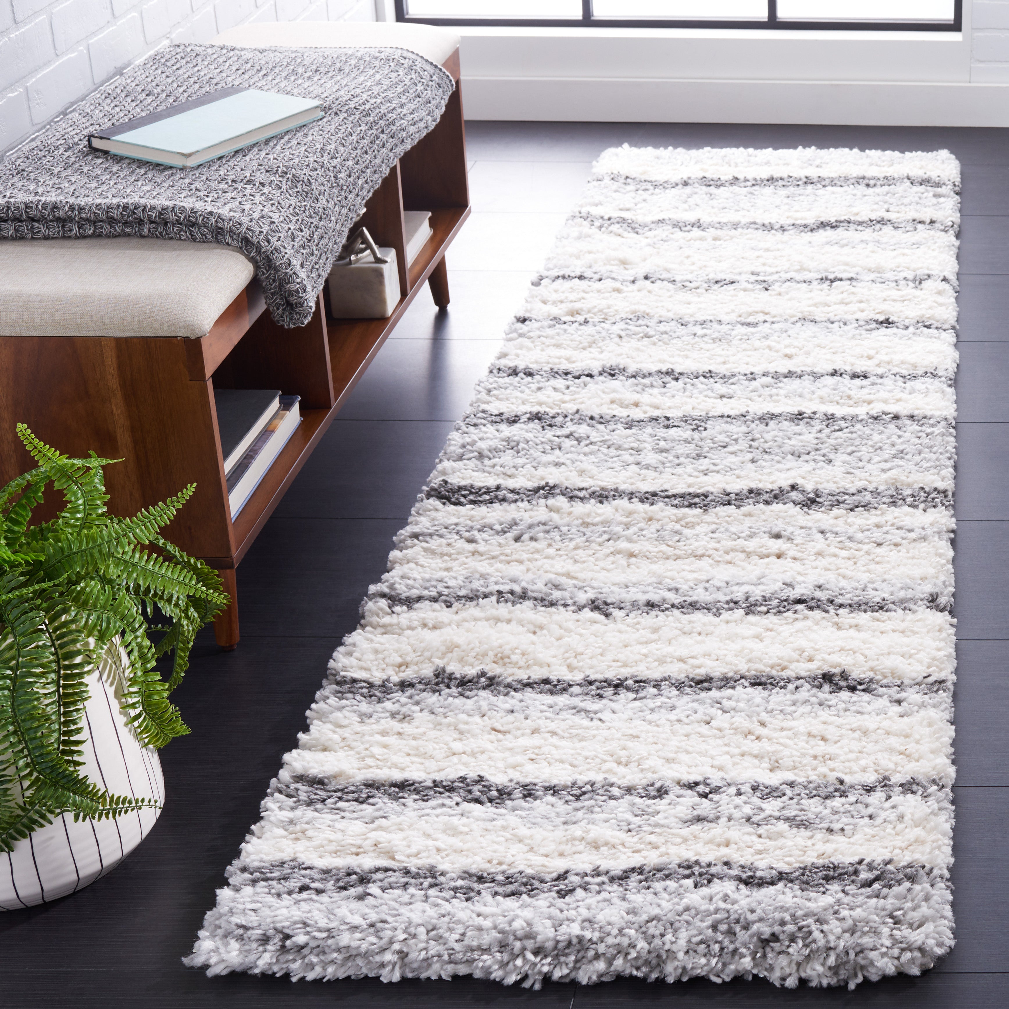 Safavieh Fontana Shag 835 Rug, FNT835 - Ivory / Grey