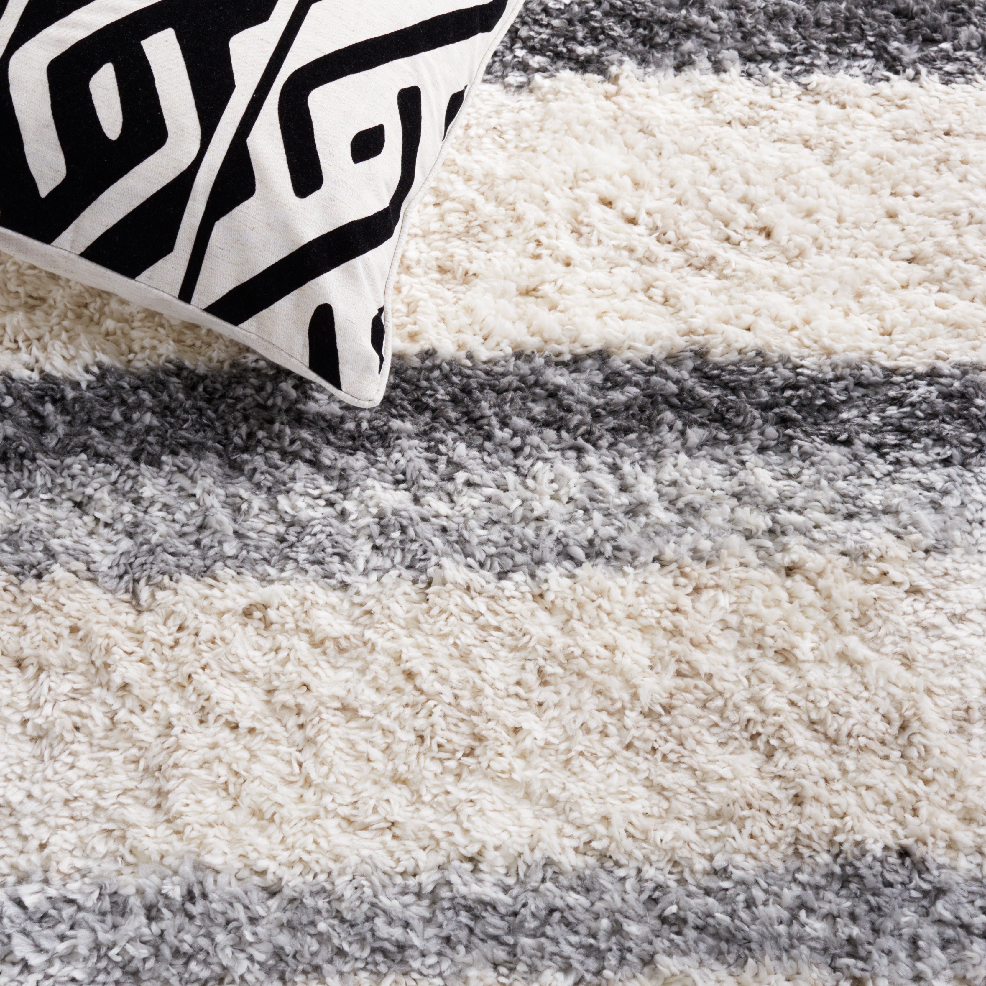 Safavieh Fontana Shag 835 Rug, FNT835 - Ivory / Grey