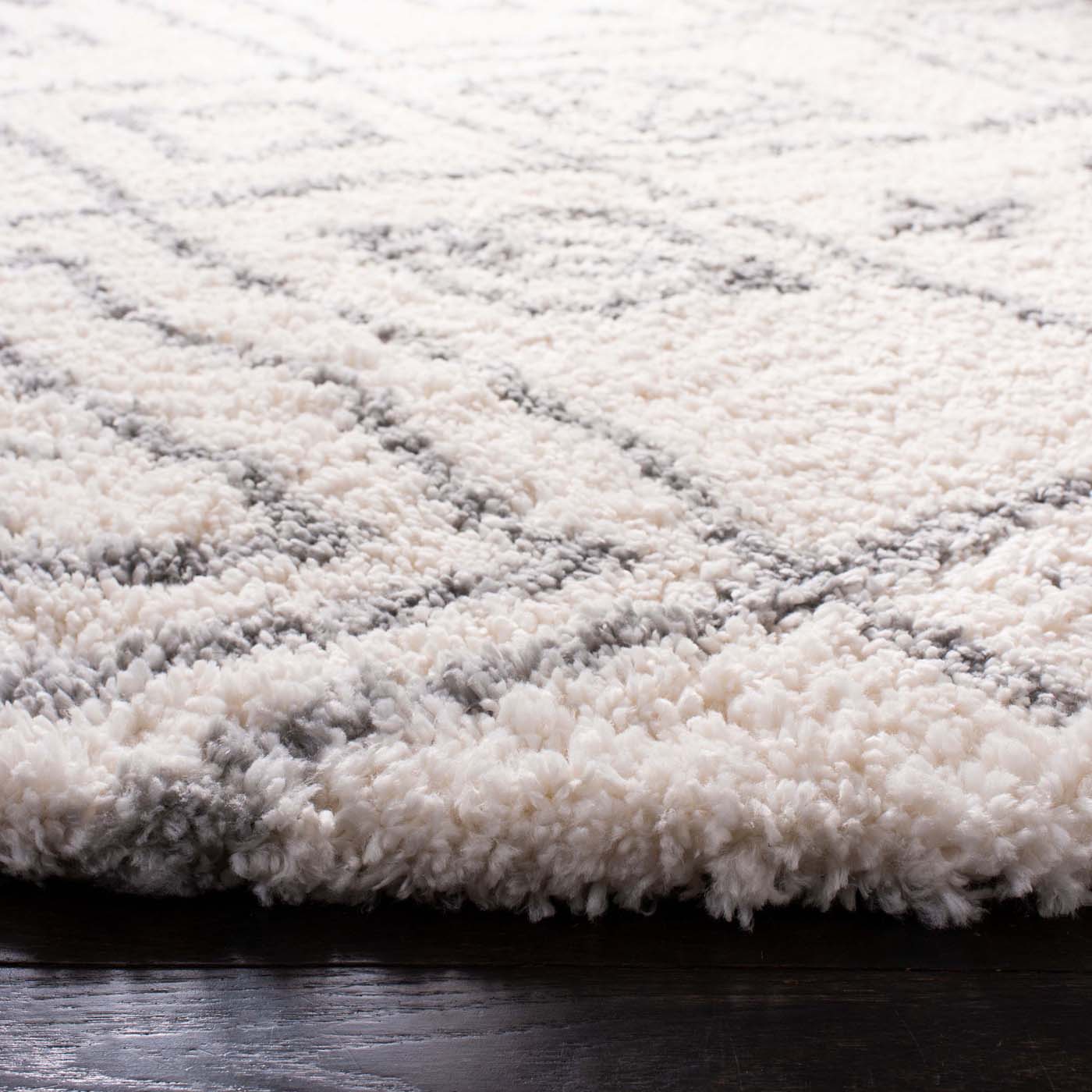 Safavieh Fontana Shag 836 Rug, FNT836 - Cream / Grey