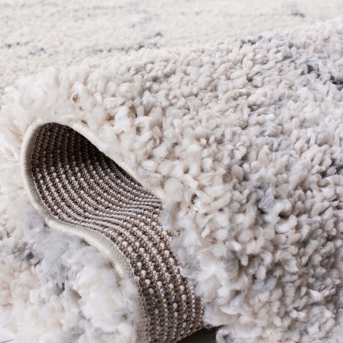 Safavieh Fontana Shag 888 Rug, FNT888 - Grey / Ivory