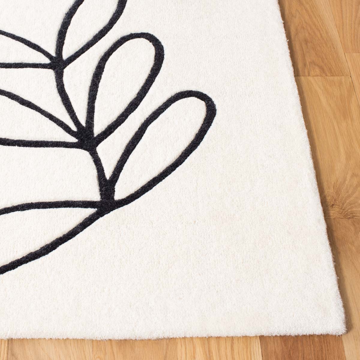 Safavieh Fifth Avenue 111 Rug, FTV111 - Ivory / Black