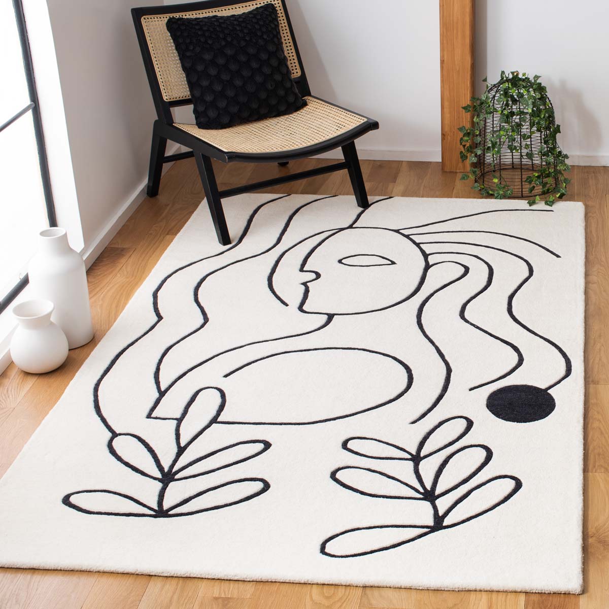 Safavieh Fifth Avenue 111 Rug, FTV111 - Ivory / Black