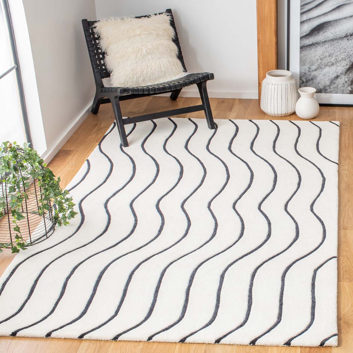 Safavieh Fifth Avenue 113 Rug, FTV113 - Ivory / Black
