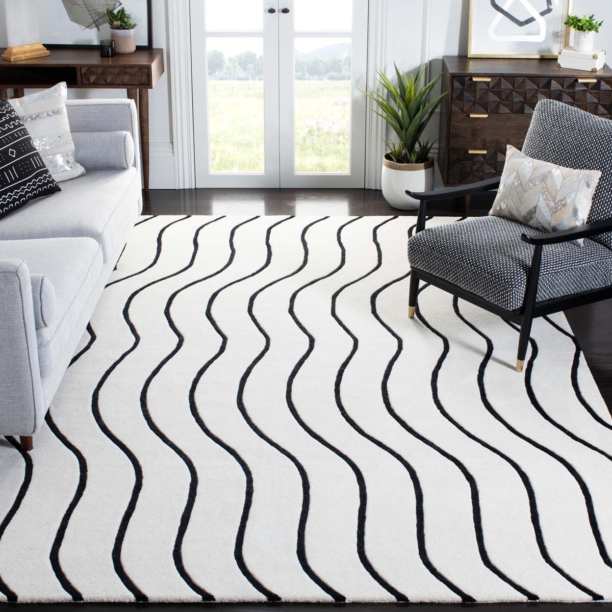 Safavieh Fifth Avenue 113 Rug, FTV113 - Ivory / Black